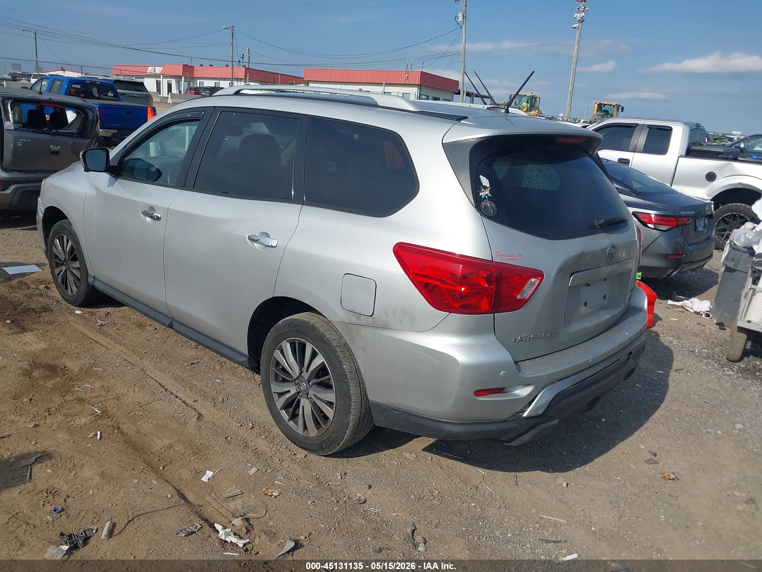 NISSAN PATHFINDER image 3