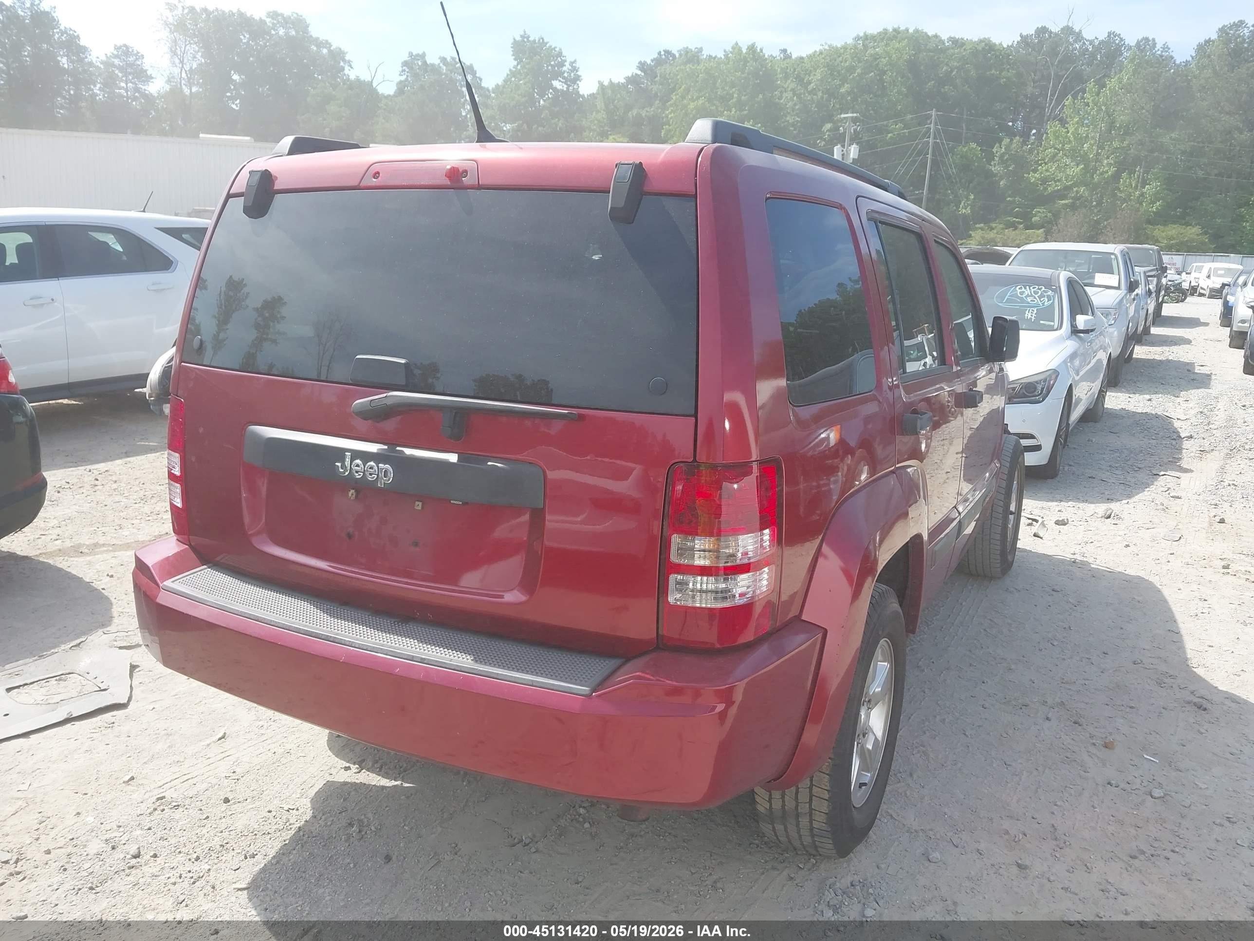 JEEP LIBERTY image 4