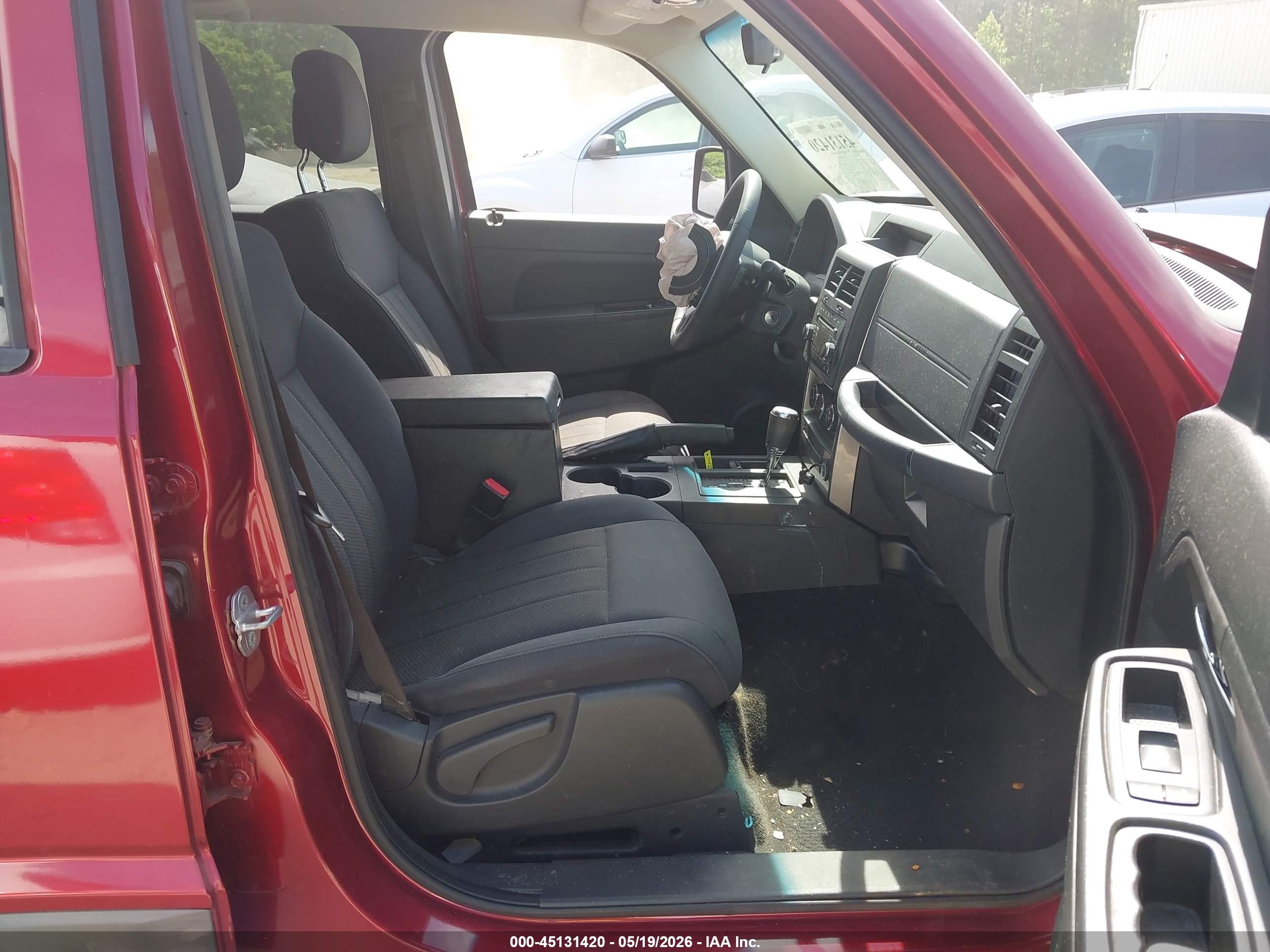 JEEP LIBERTY image 5
