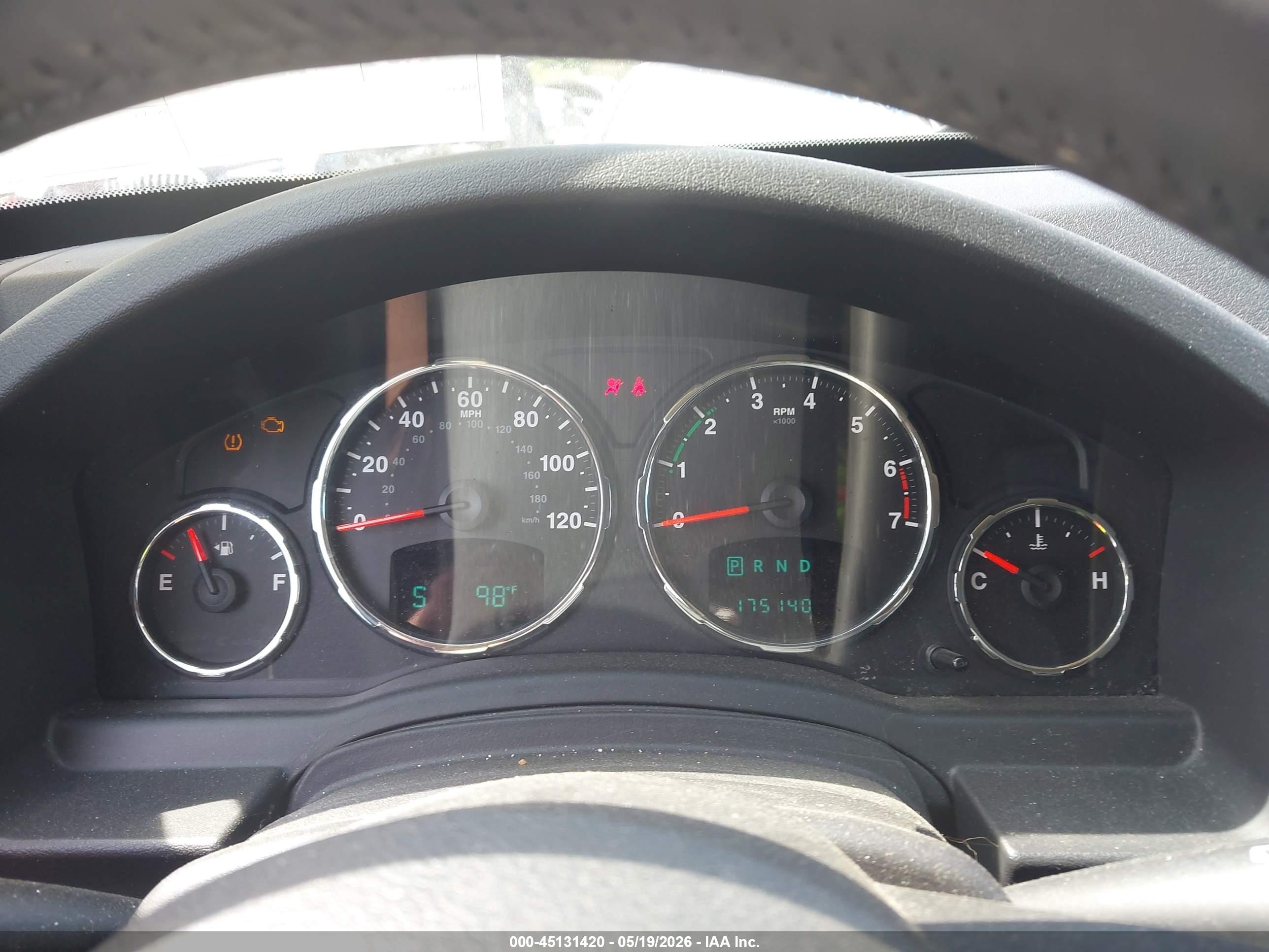 JEEP LIBERTY image 7