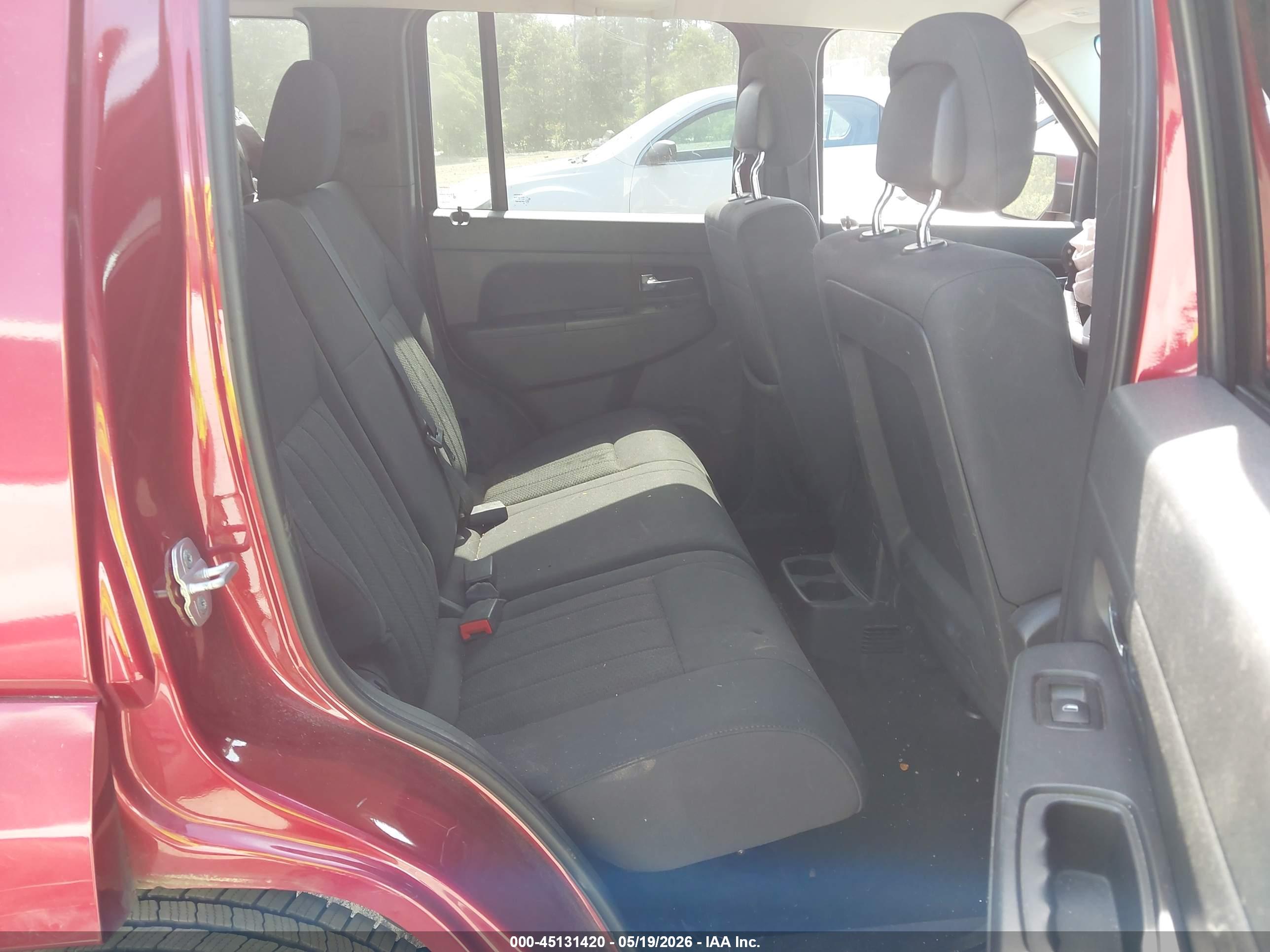 JEEP LIBERTY image 8