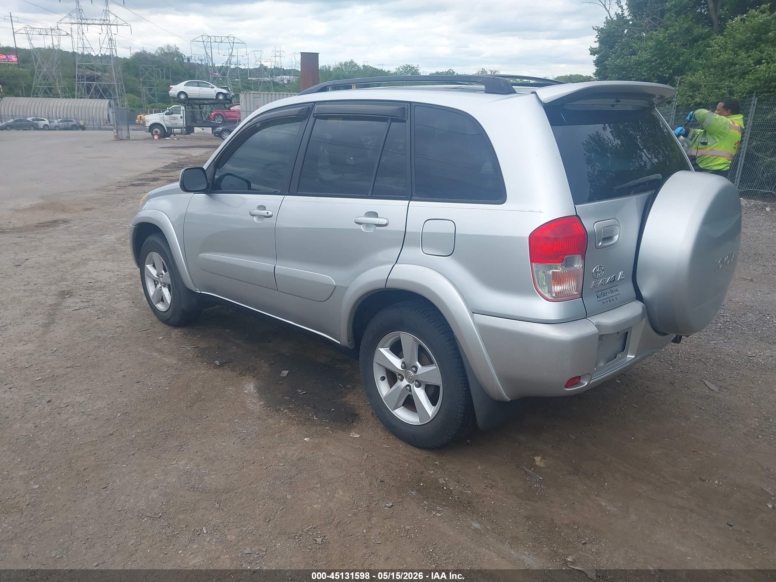TOYOTA RAV4 image 3