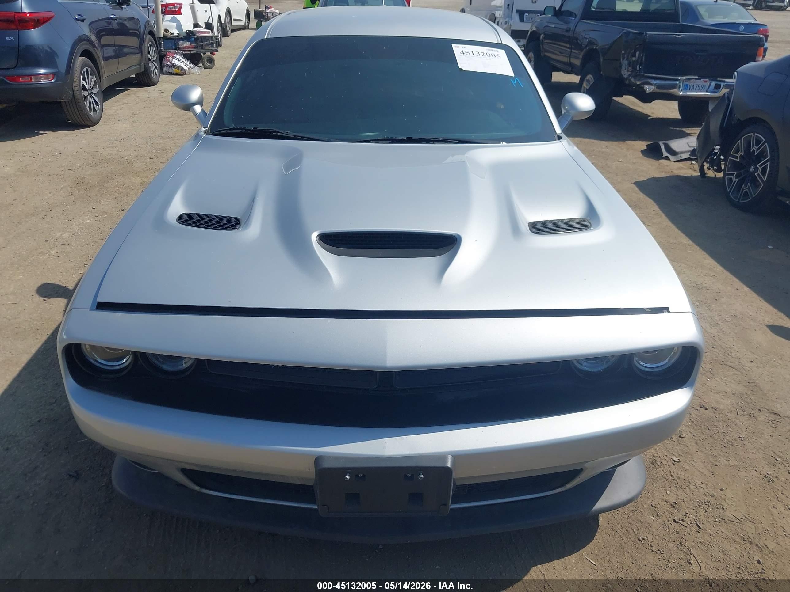 DODGE CHALLENGER image 6