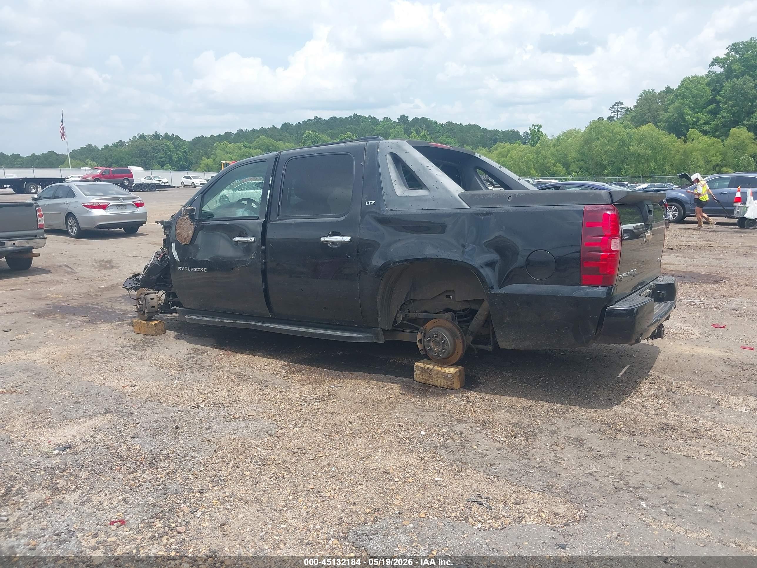 CHEVROLET AVALANCHE image 3