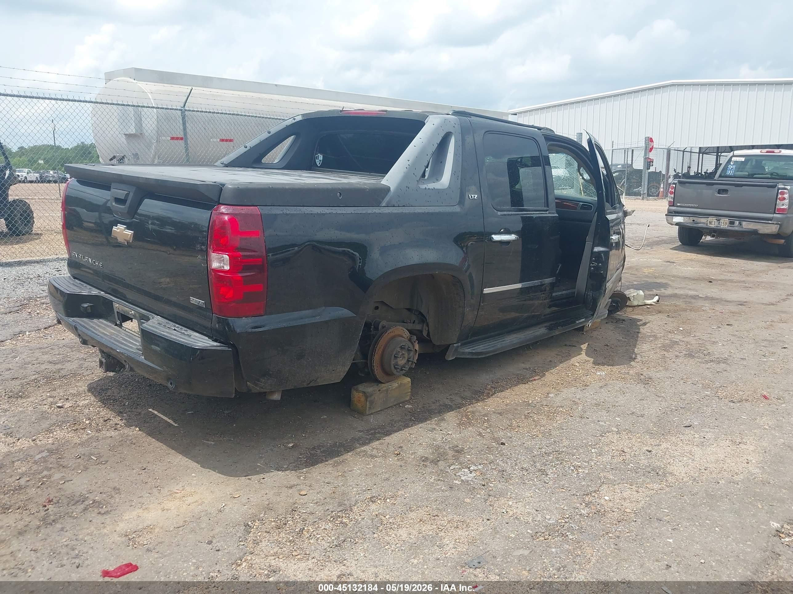 CHEVROLET AVALANCHE image 4