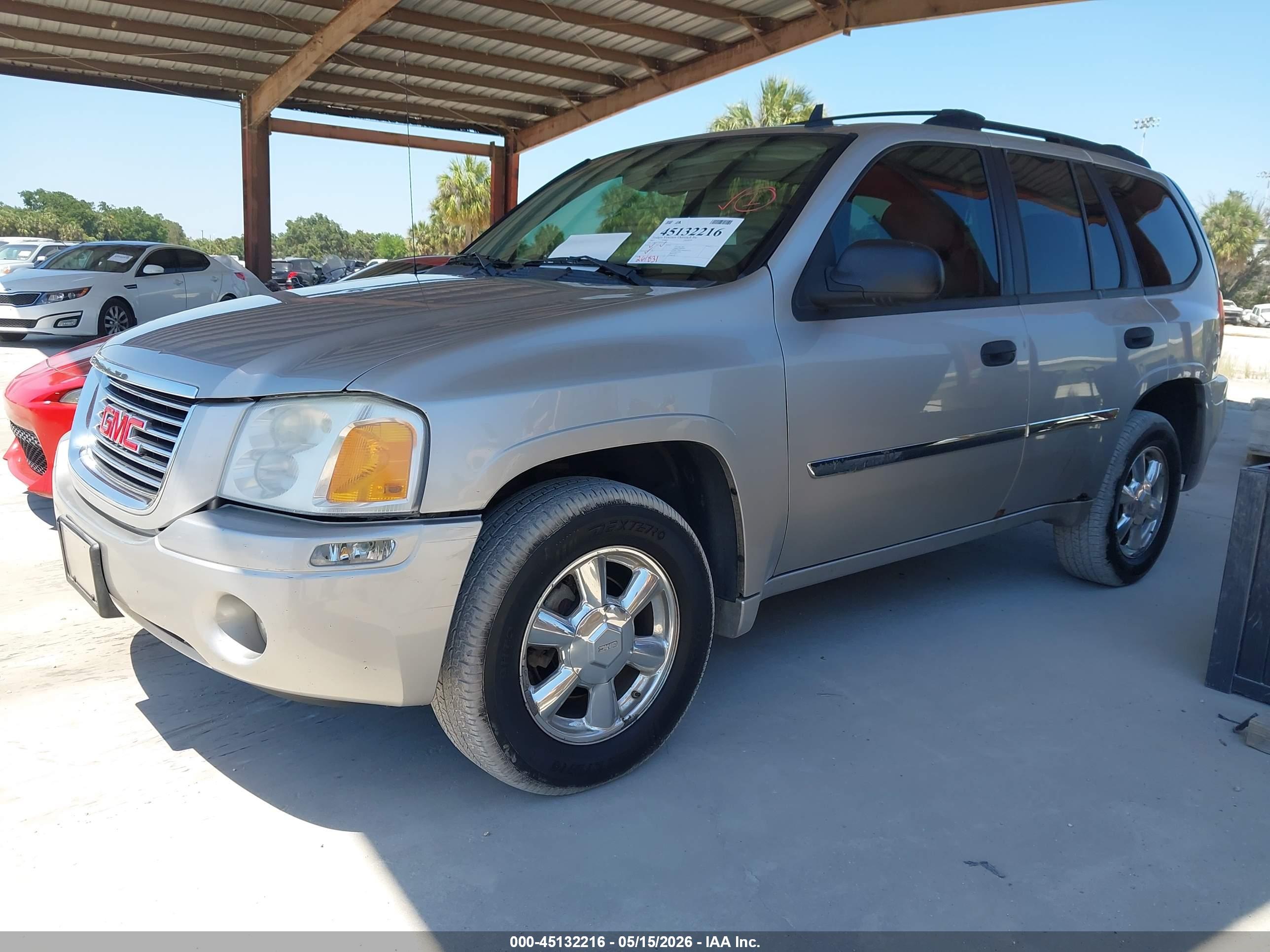 GMC ENVOY image 2