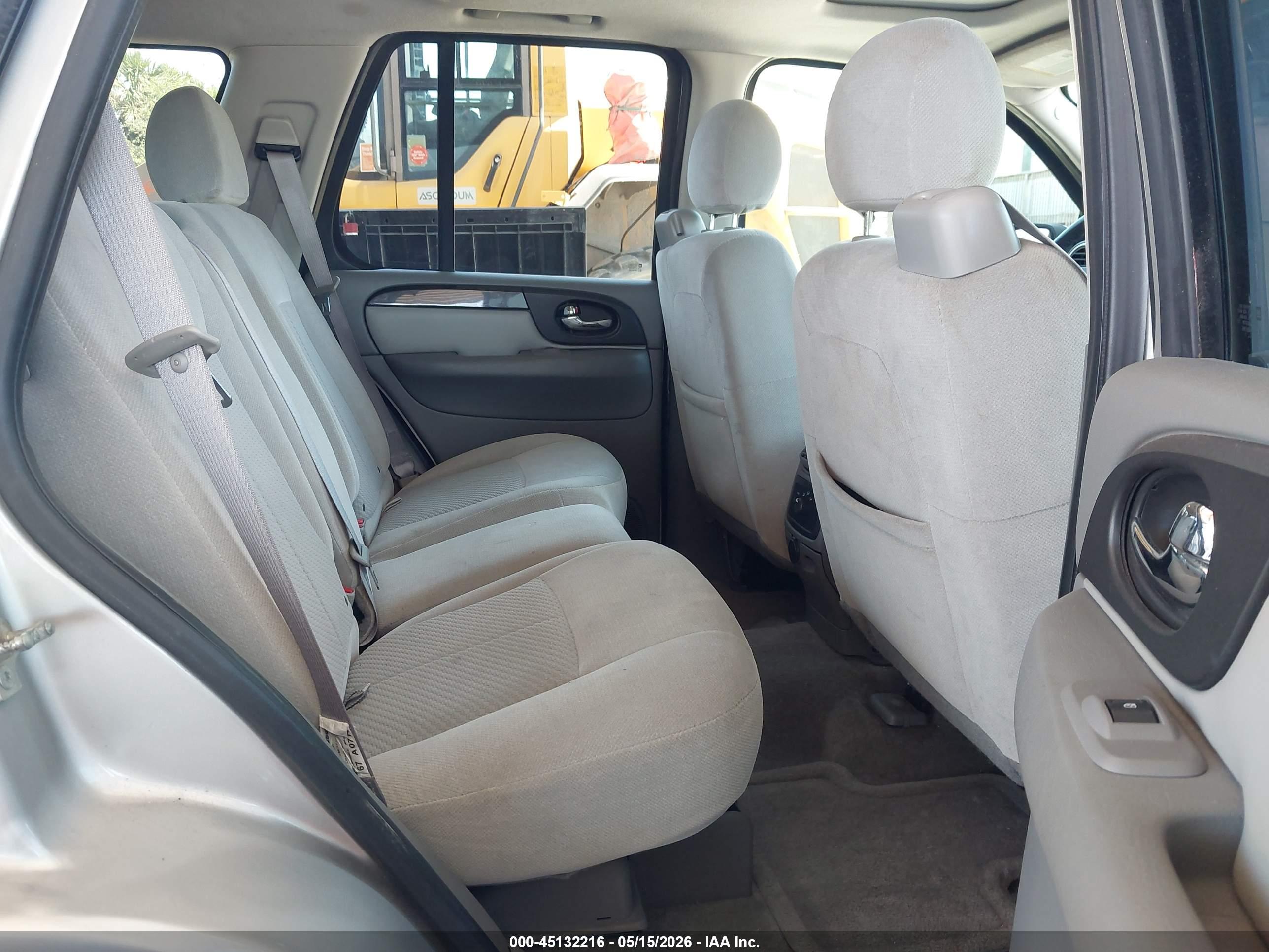 GMC ENVOY image 8