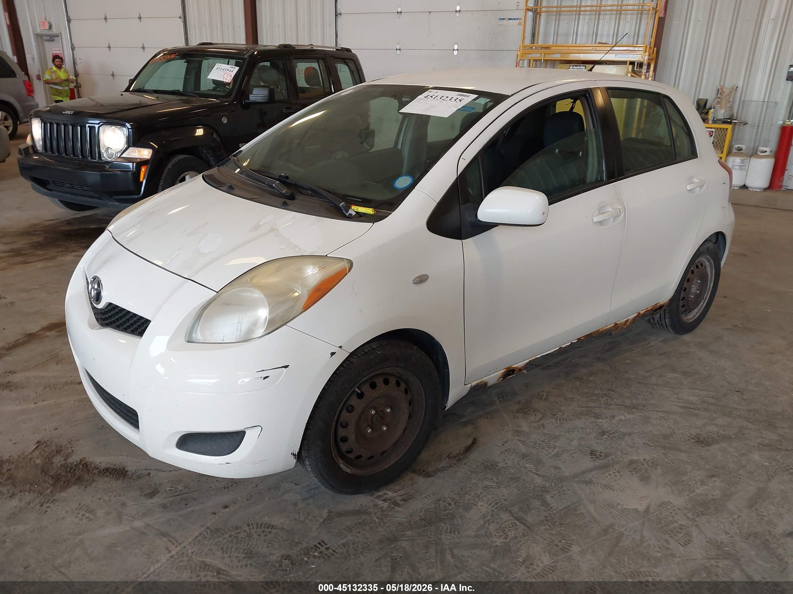 TOYOTA YARIS image 2