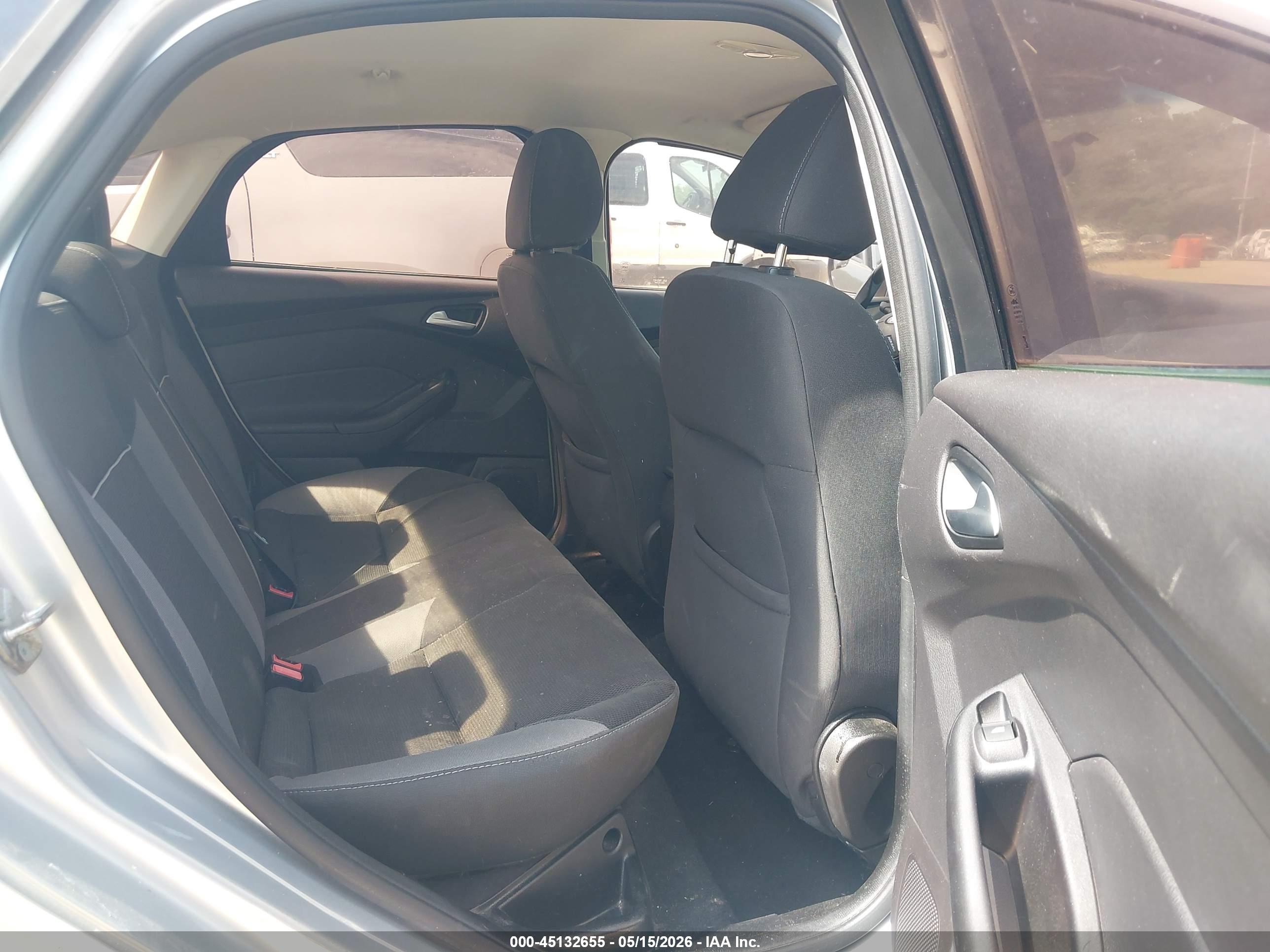 FORD FOCUS image 8