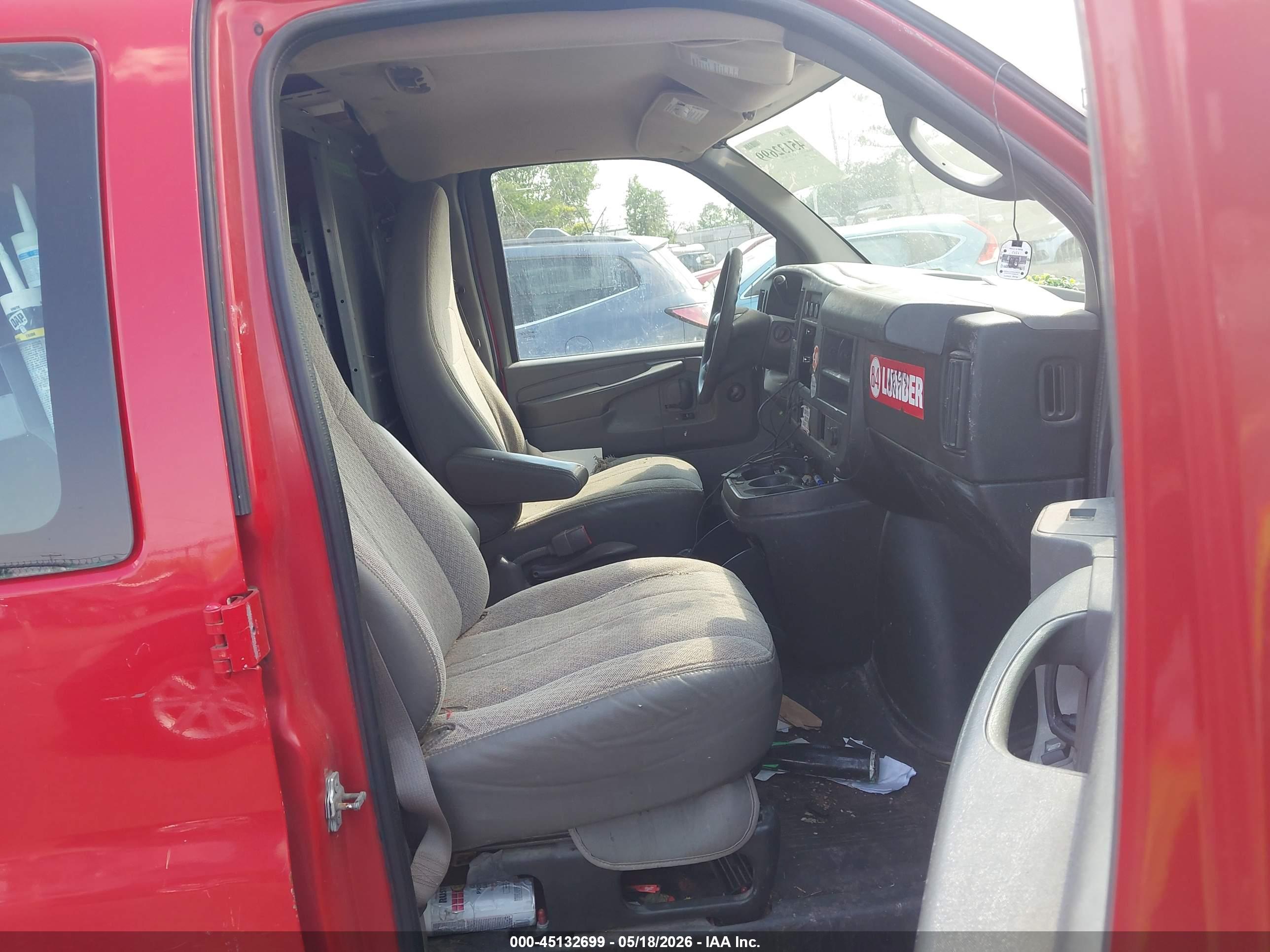 GMC SAVANA image 5
