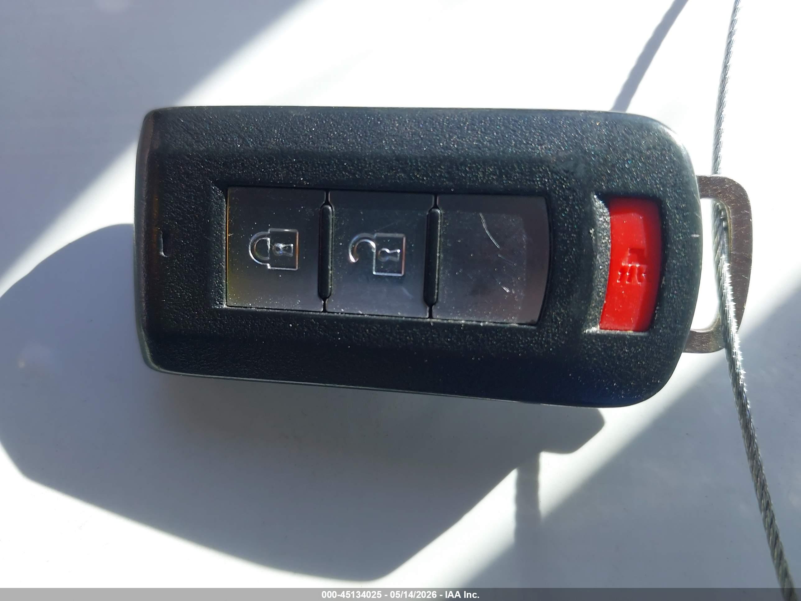 MITSUBISHI OUTLANDER image 11