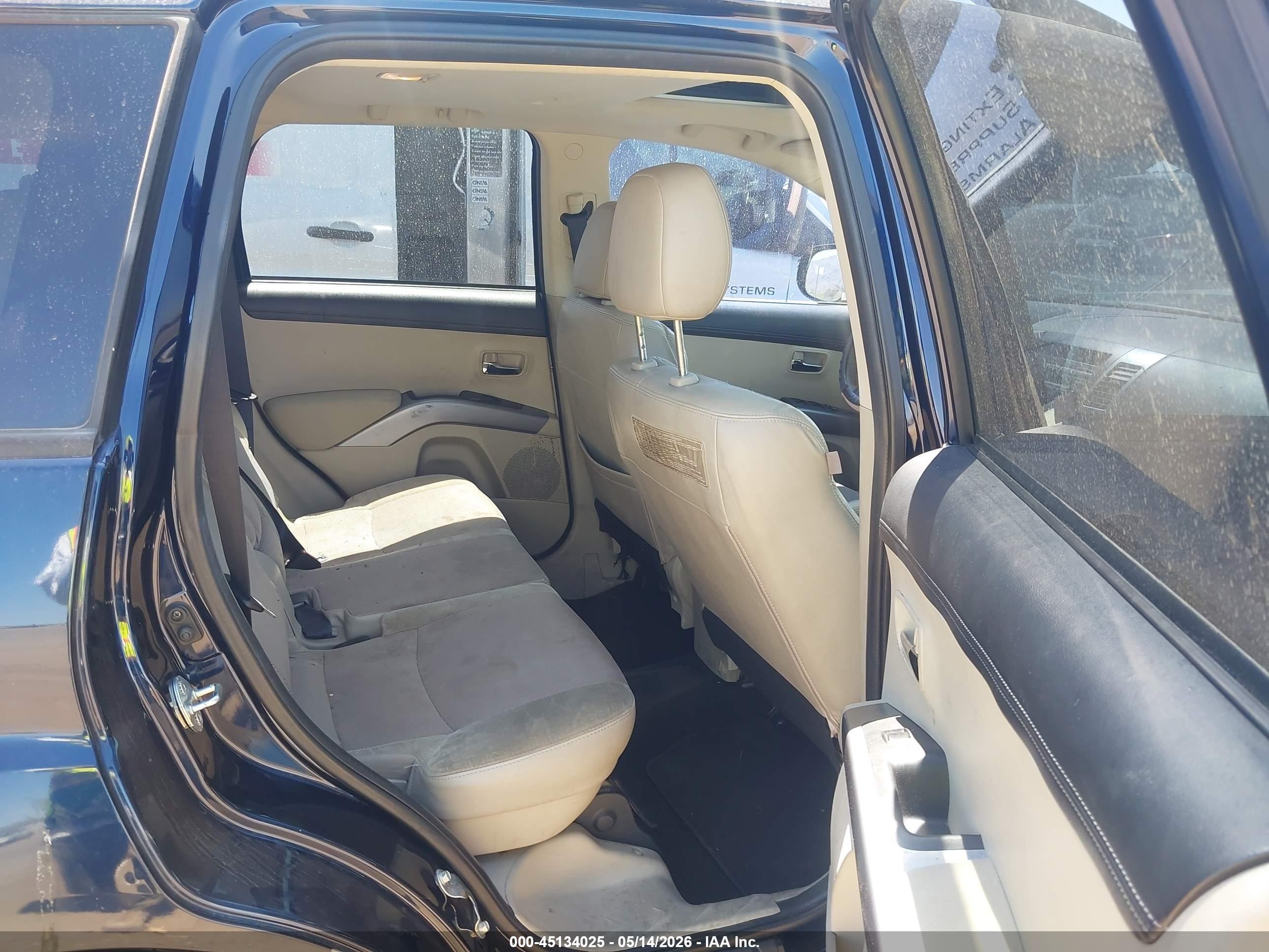 MITSUBISHI OUTLANDER image 8