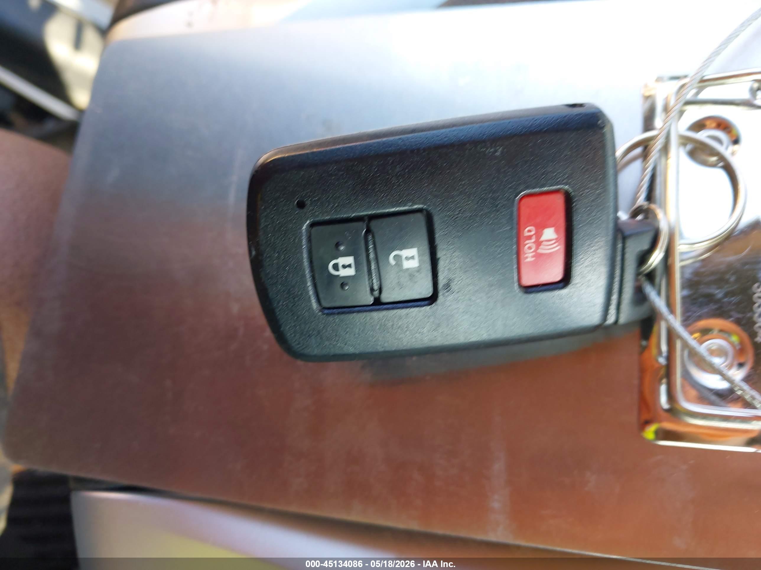 TOYOTA PRIUS image 11