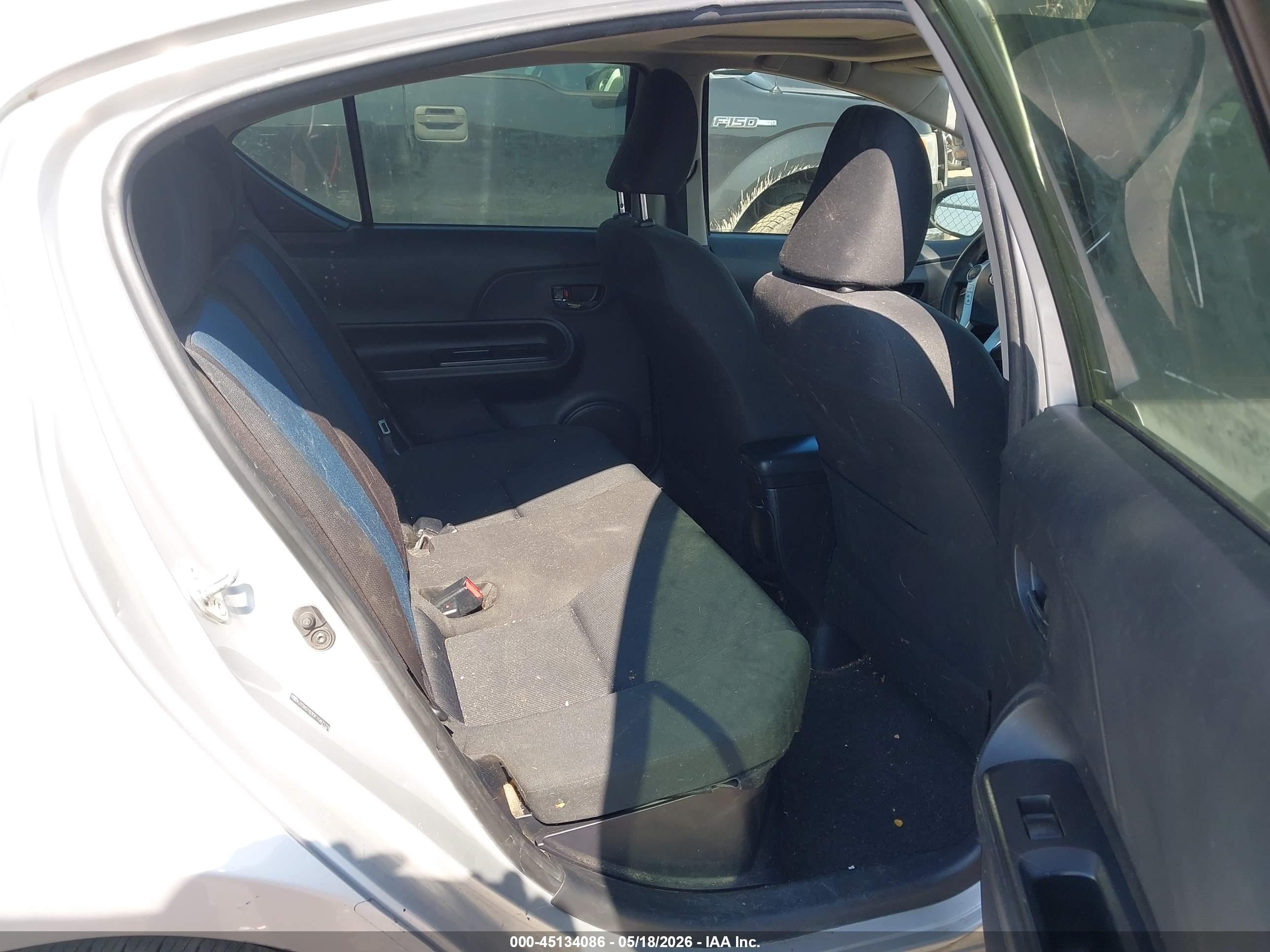 TOYOTA PRIUS image 8