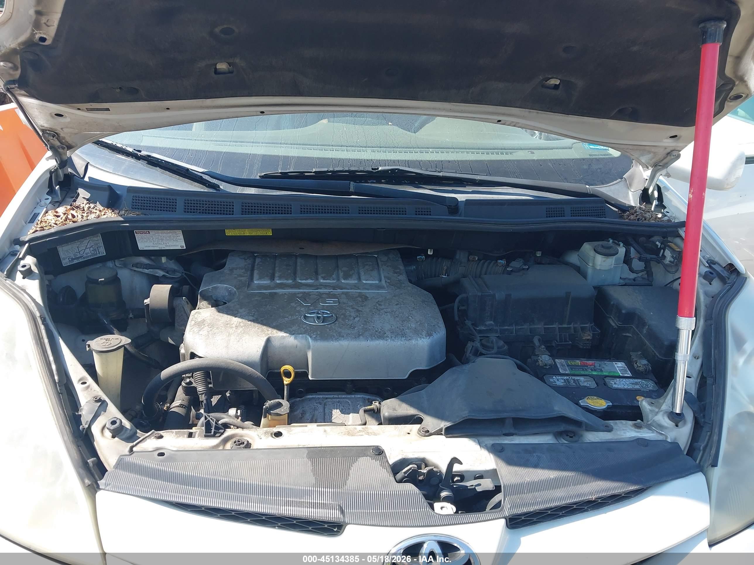 TOYOTA SIENNA image 10
