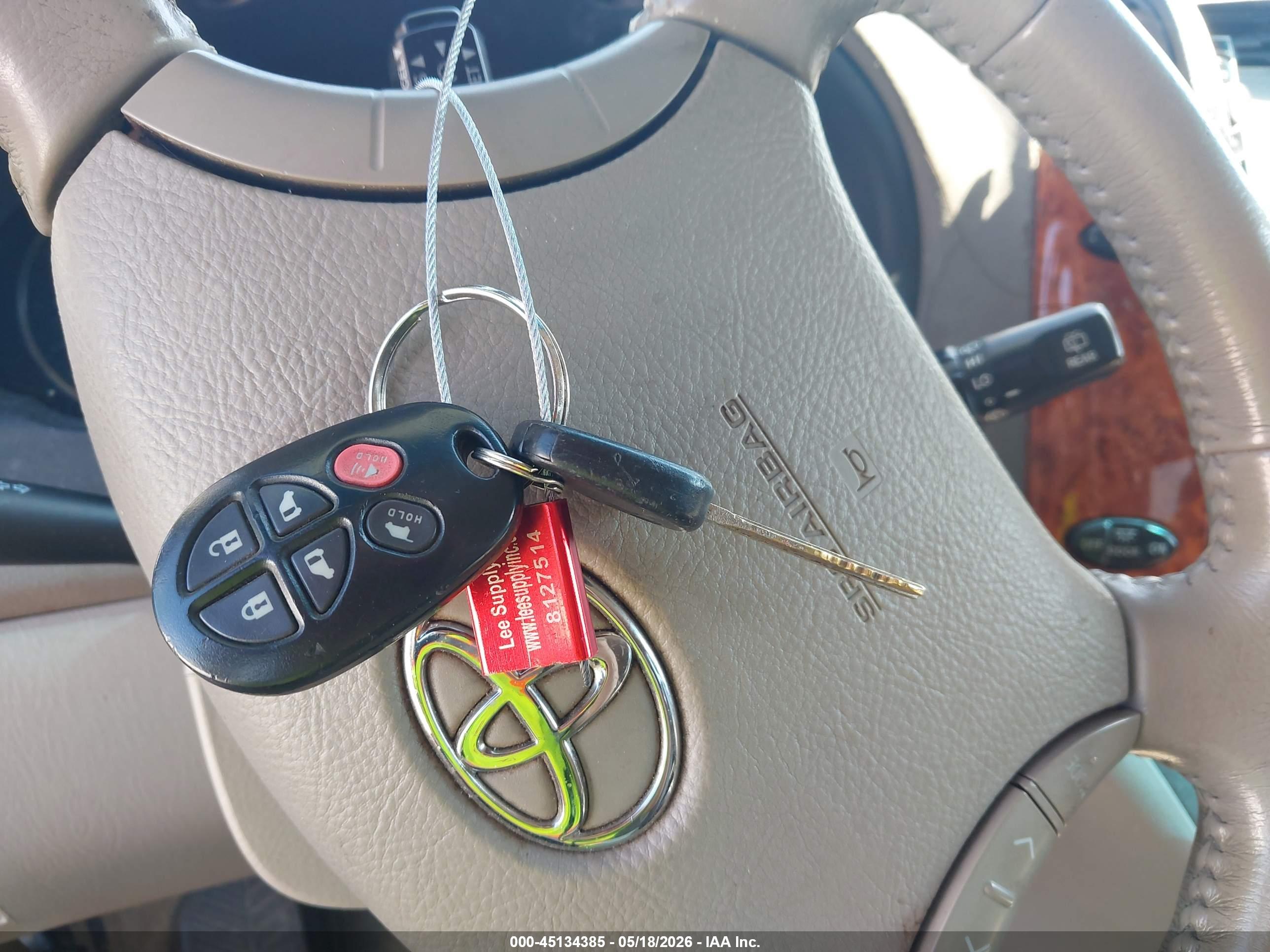 TOYOTA SIENNA image 11