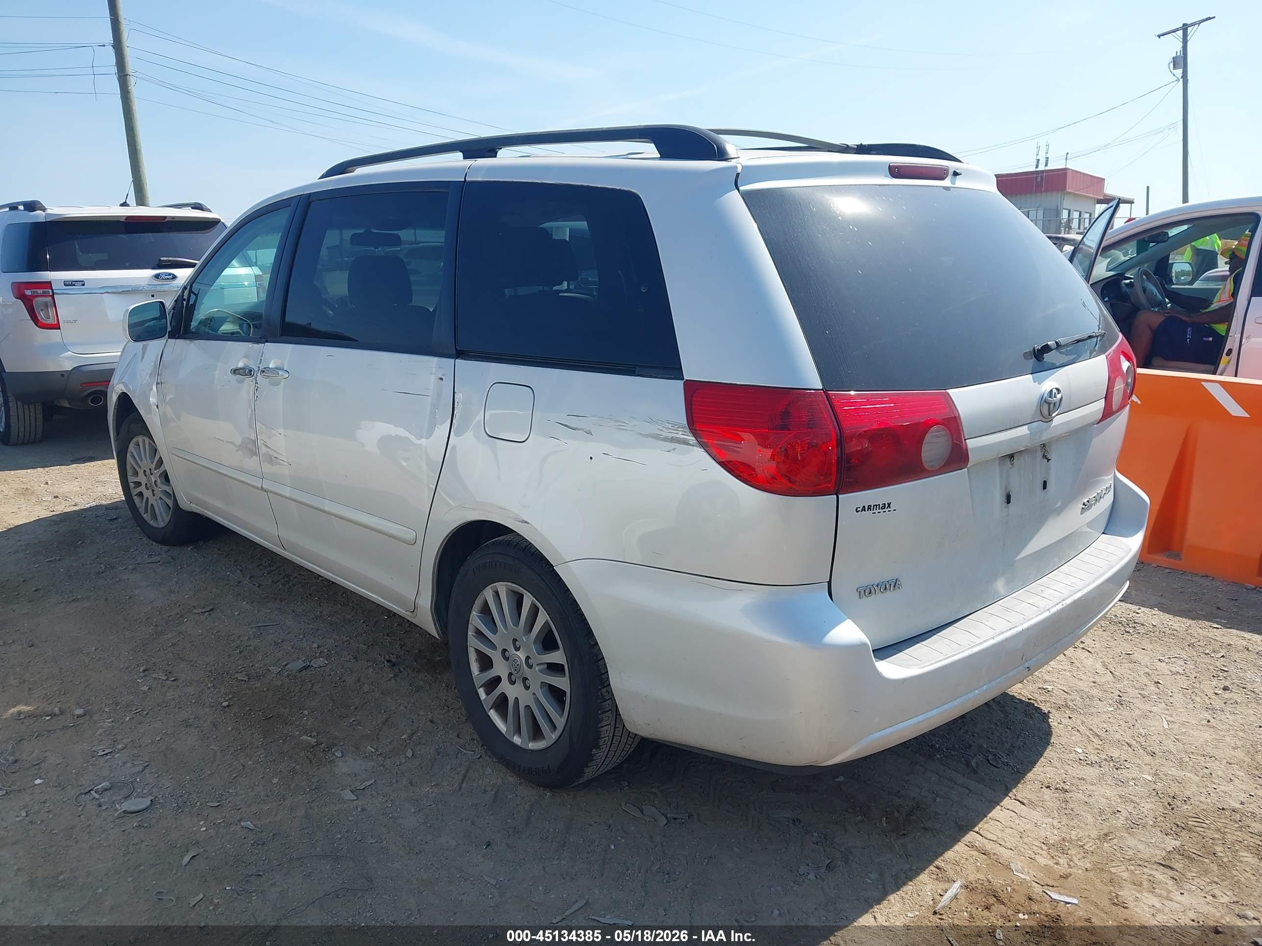 TOYOTA SIENNA image 3