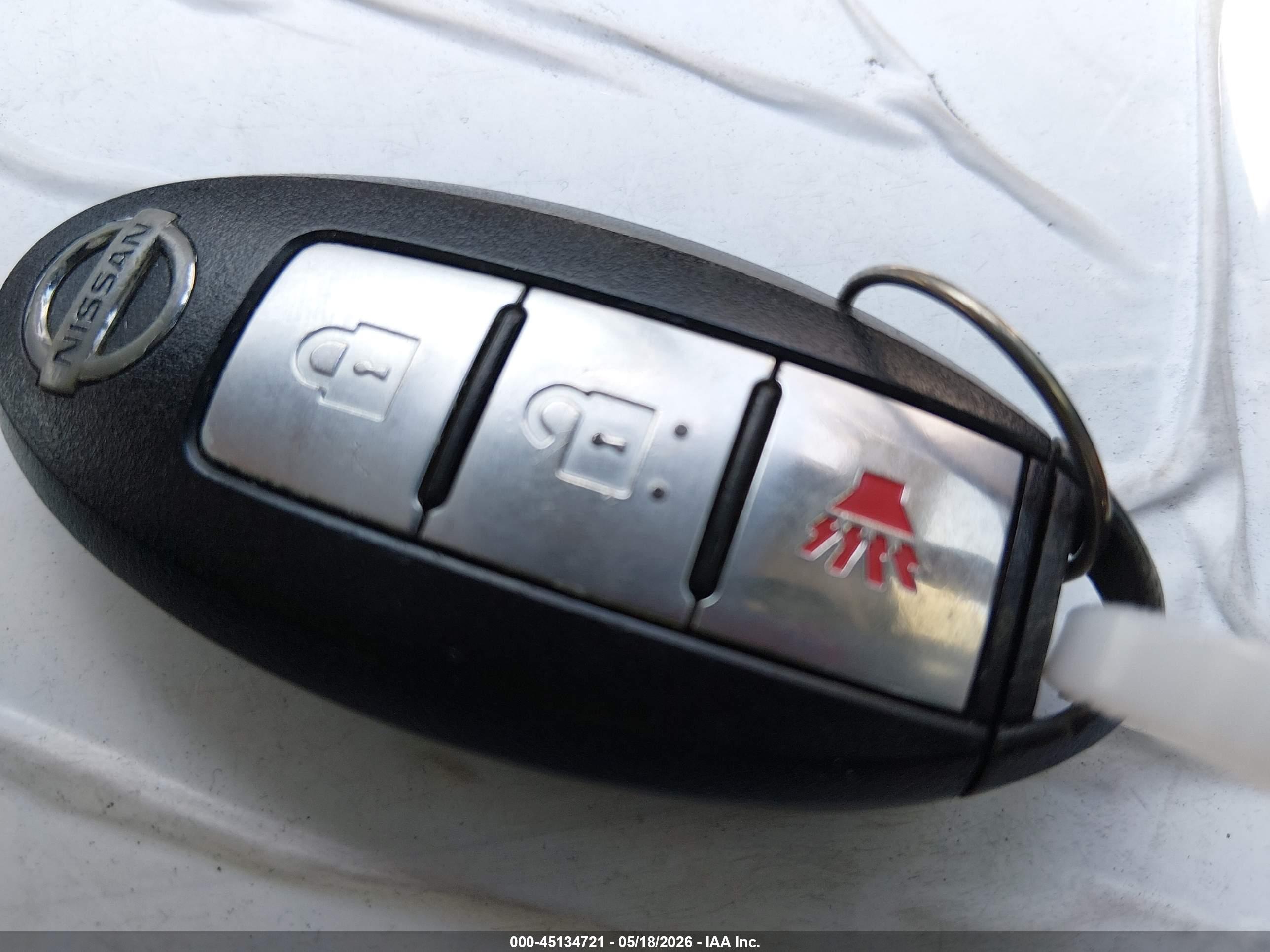 NISSAN VERSA image 11