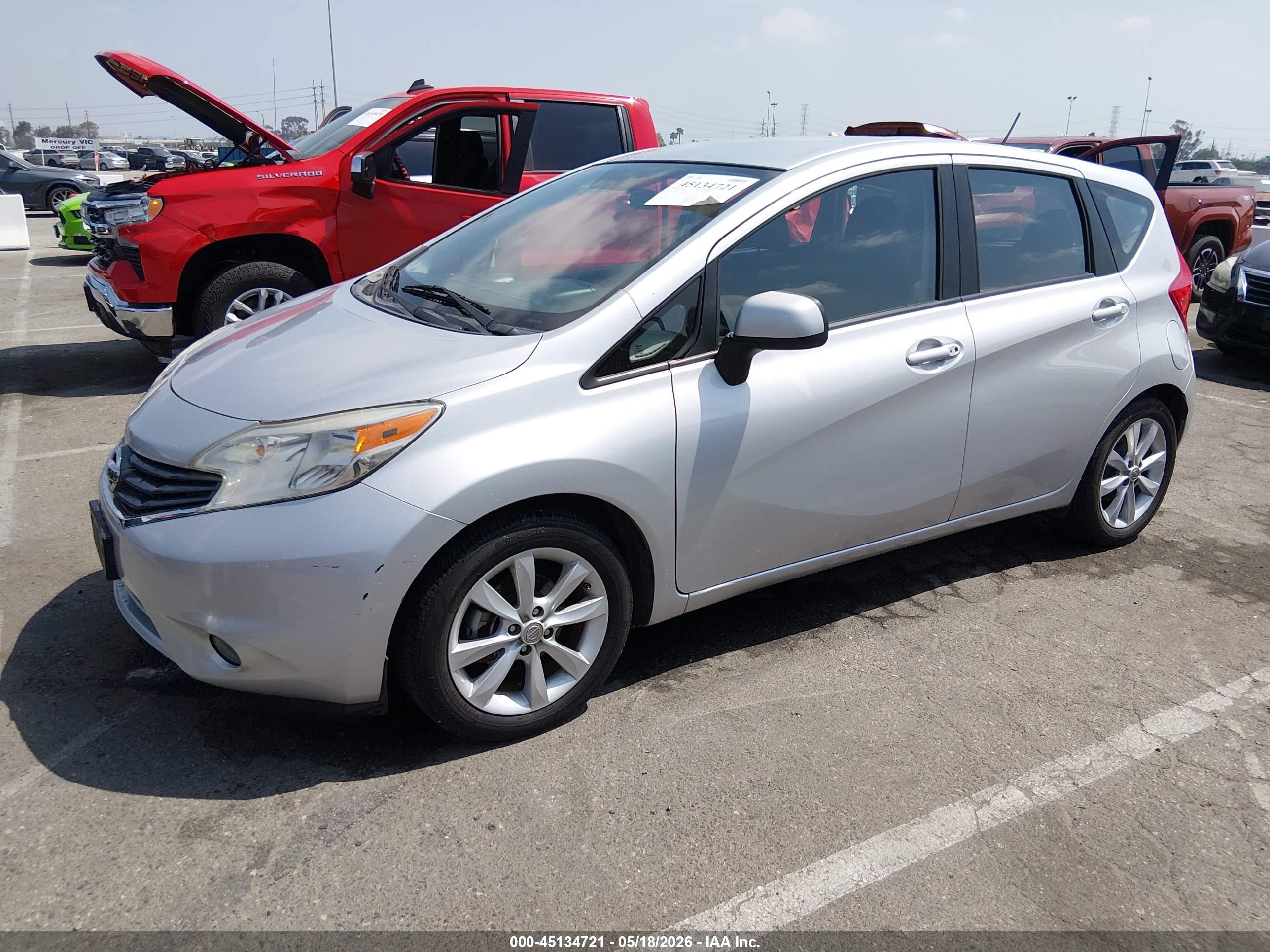 NISSAN VERSA image 2