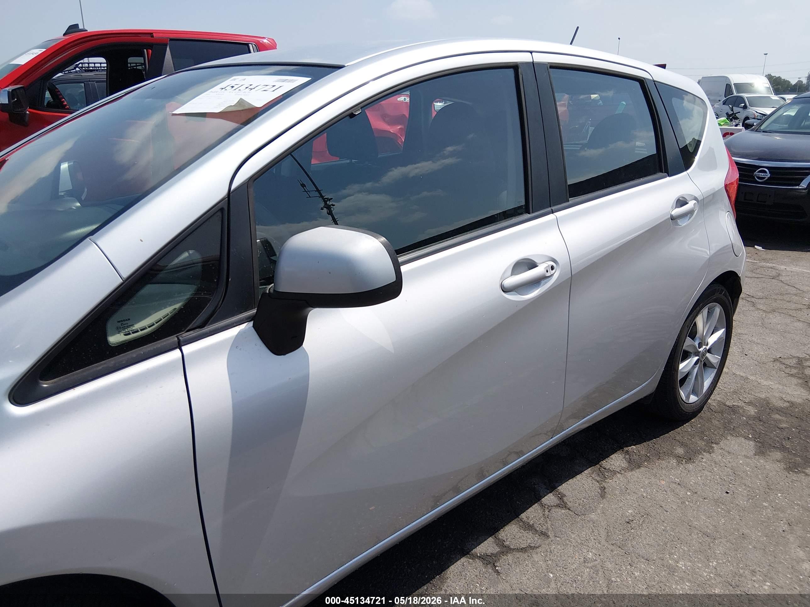 NISSAN VERSA image 6