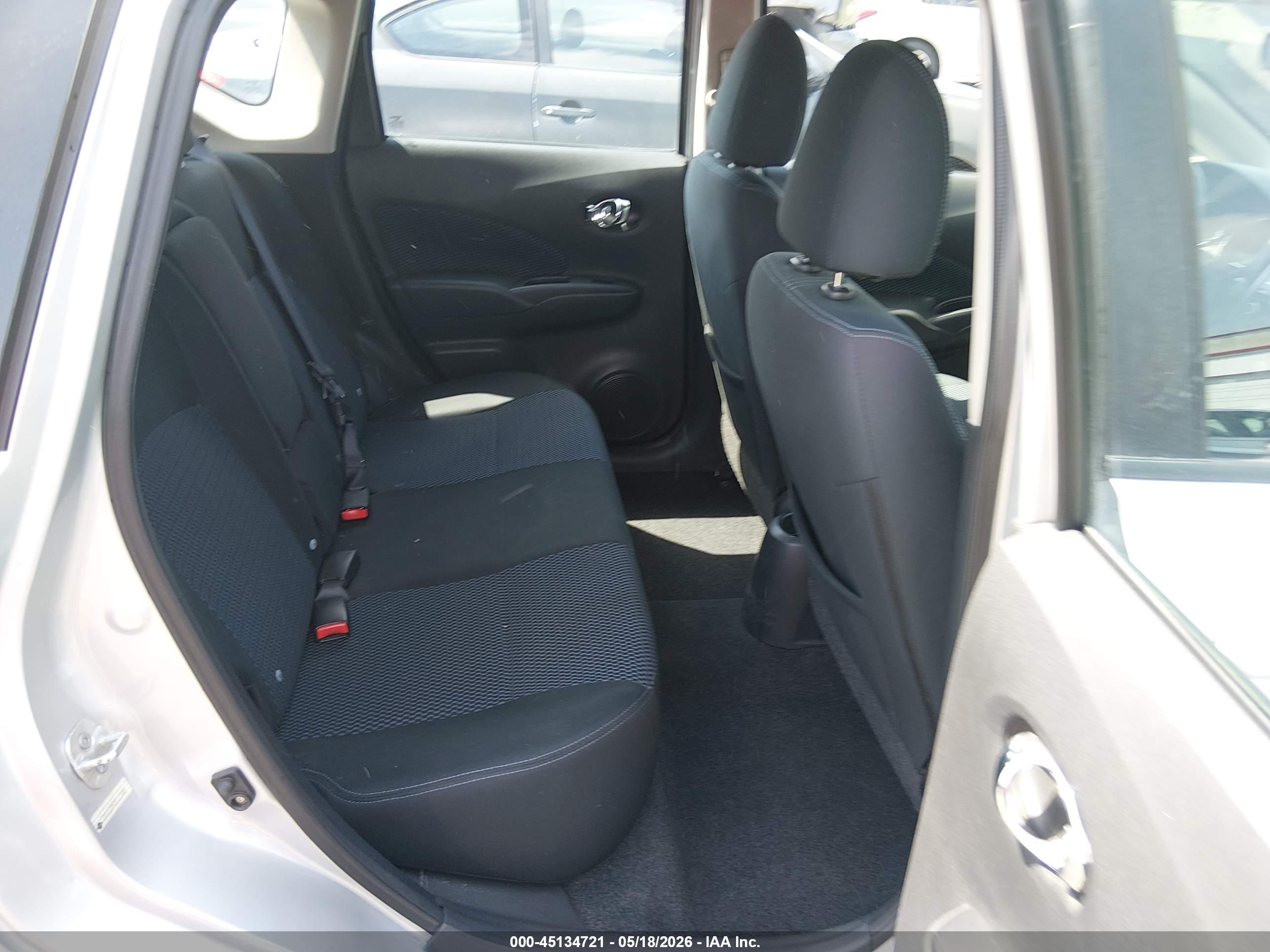 NISSAN VERSA image 8