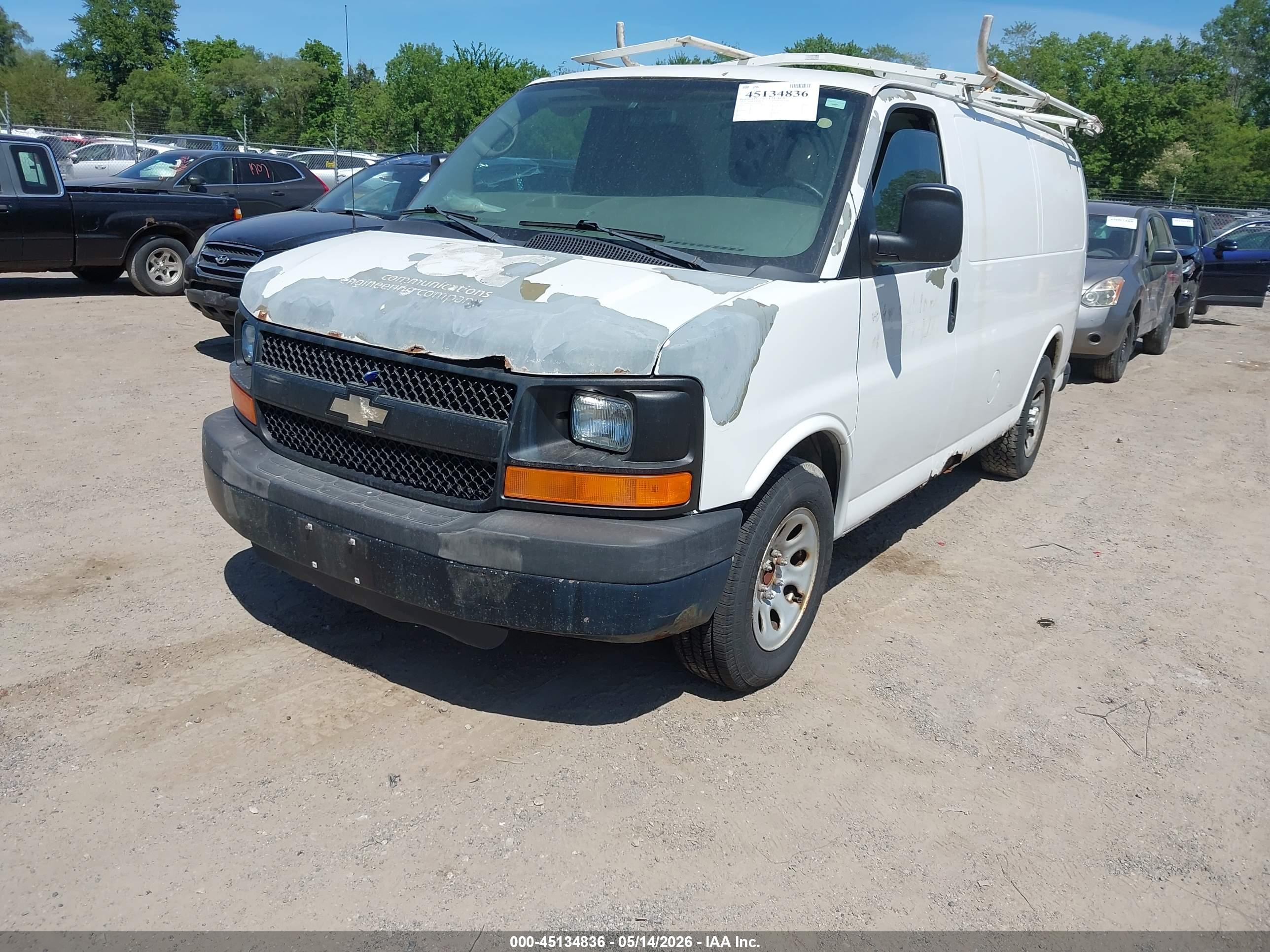 CHEVROLET EXPRESS image 2