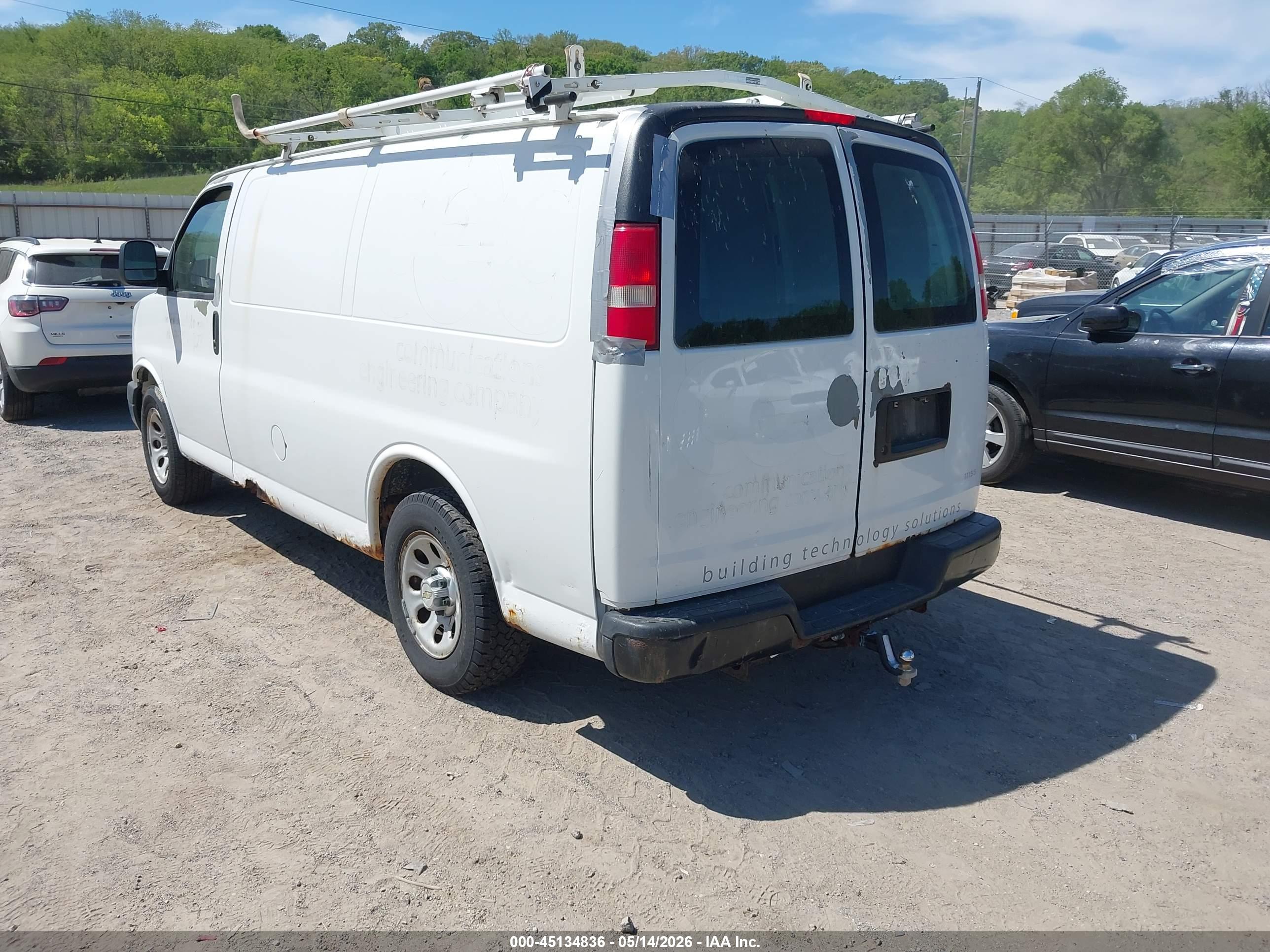 CHEVROLET EXPRESS image 3