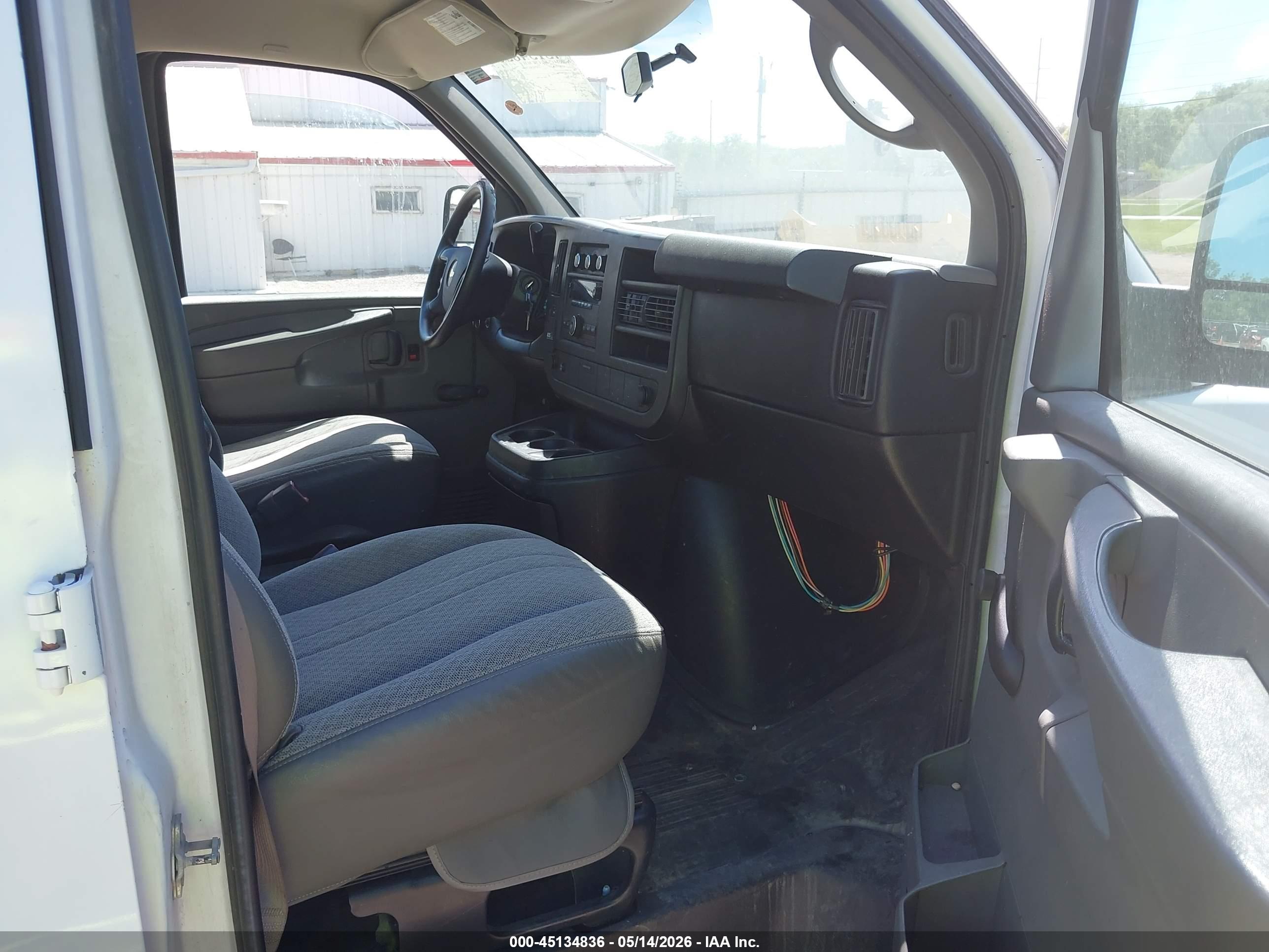 CHEVROLET EXPRESS image 5