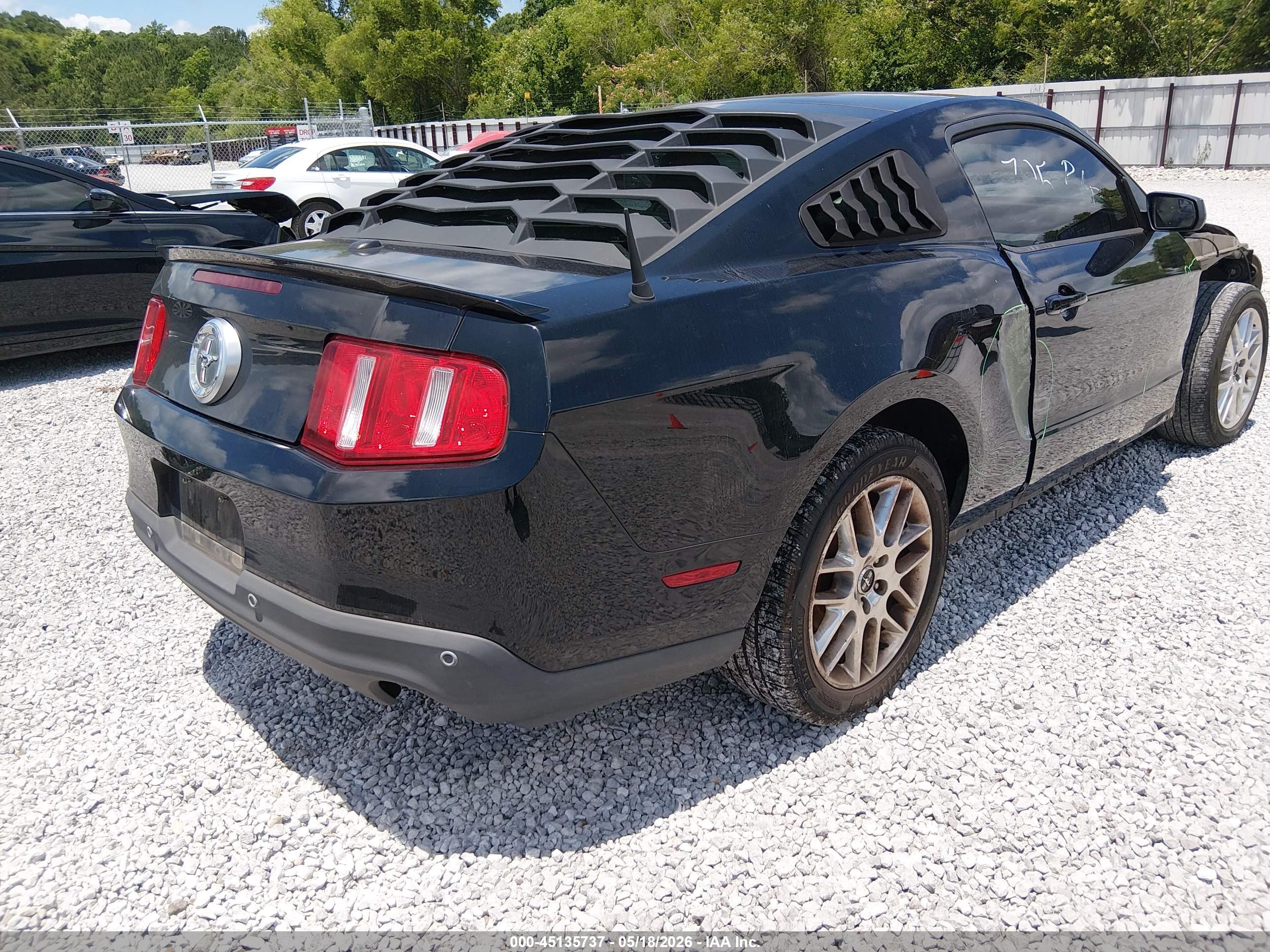 FORD MUSTANG image 4