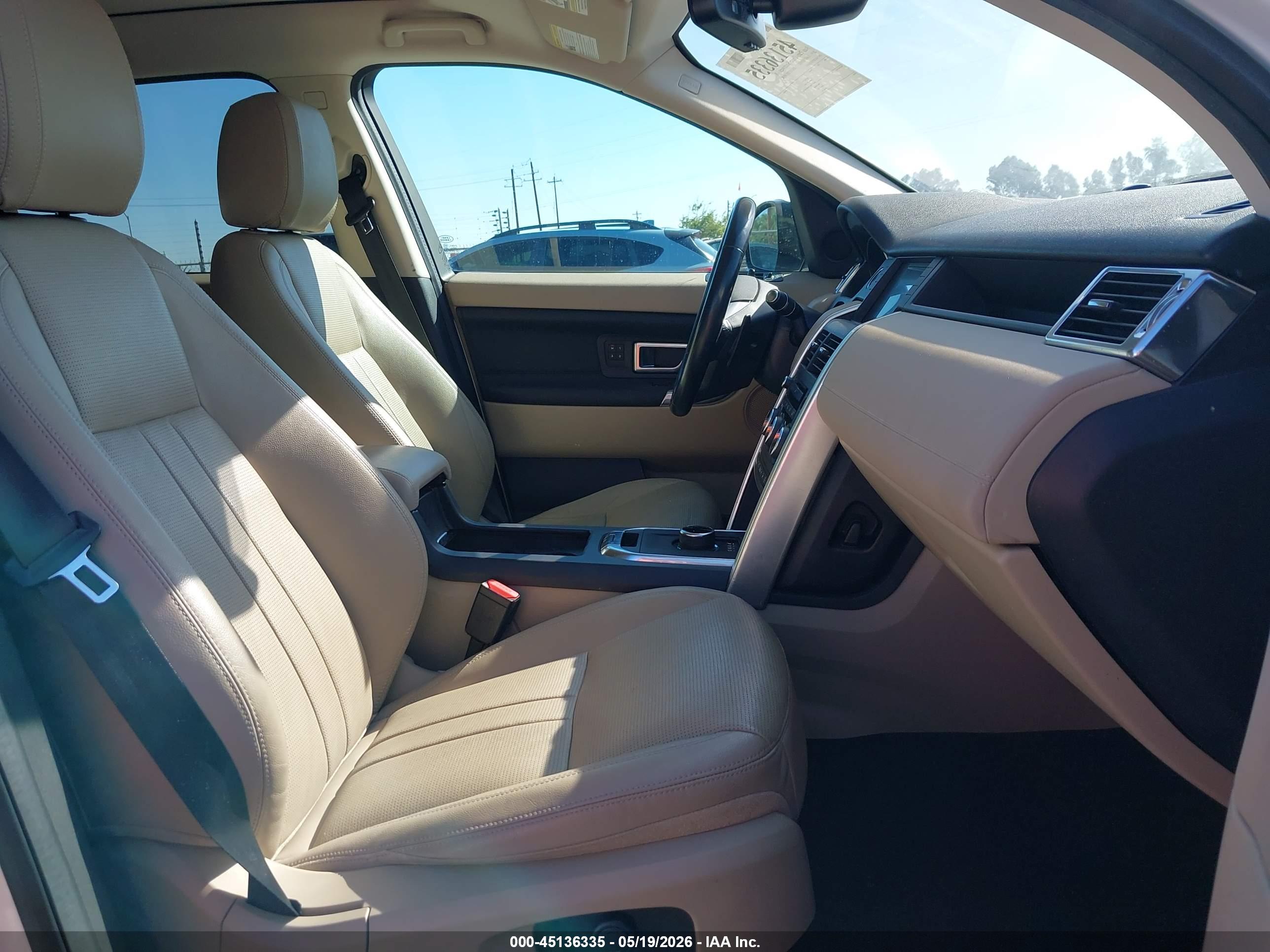 LAND ROVER image 5