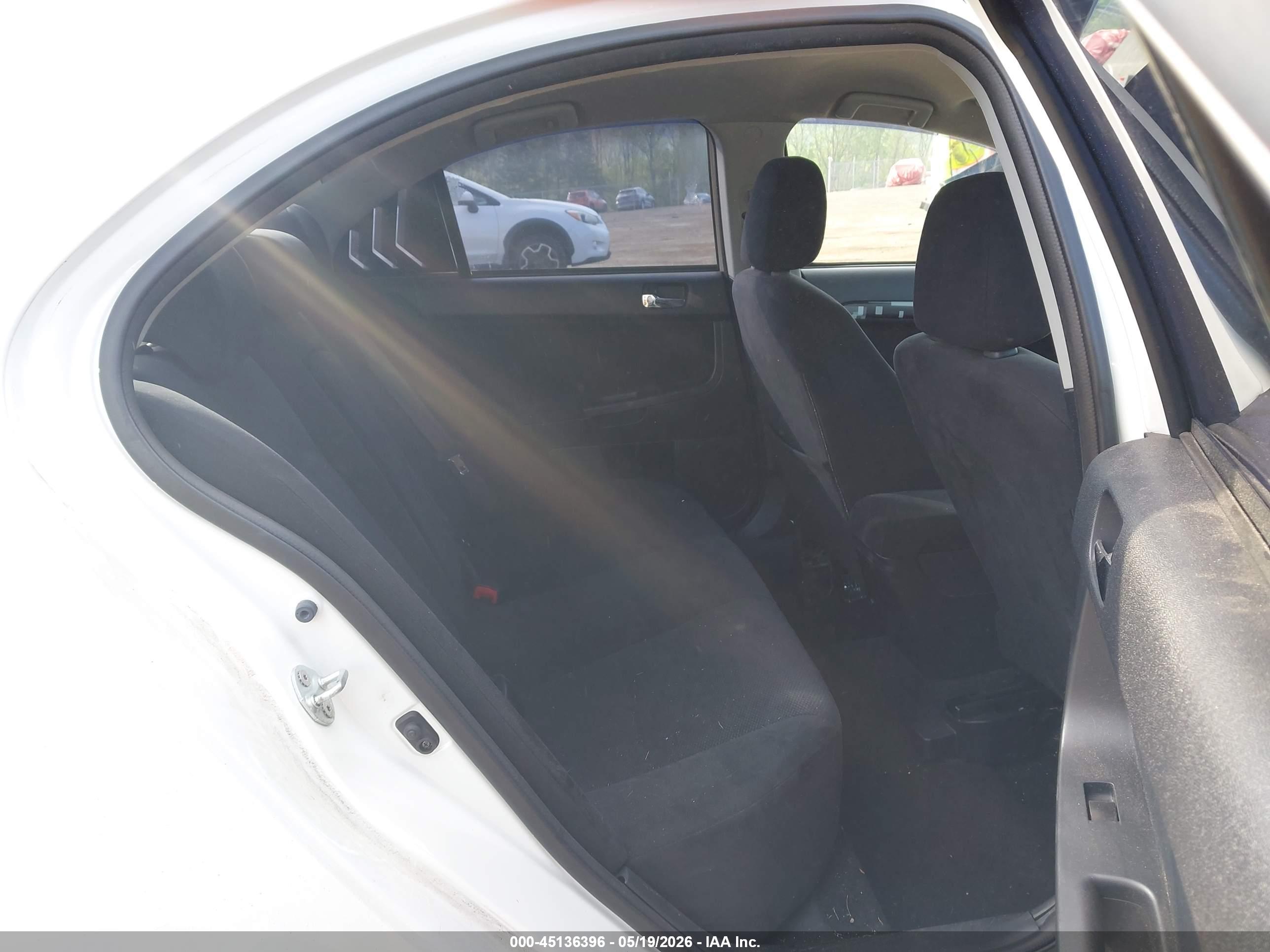 MITSUBISHI LANCER image 8