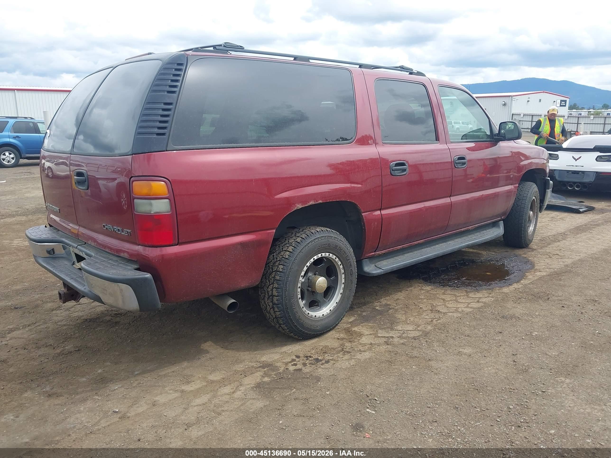 CHEVROLET SUBURBAN image 4