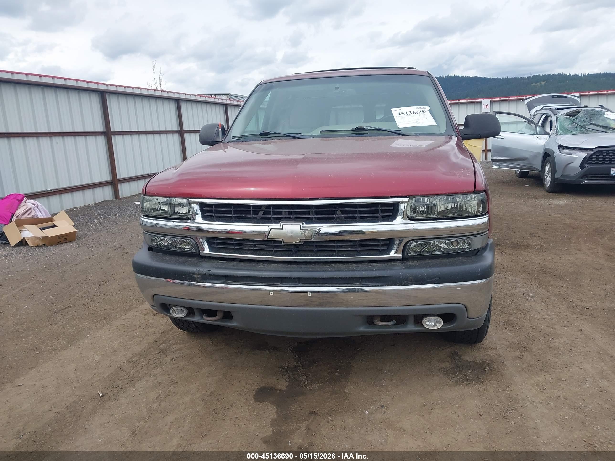 CHEVROLET SUBURBAN image 6