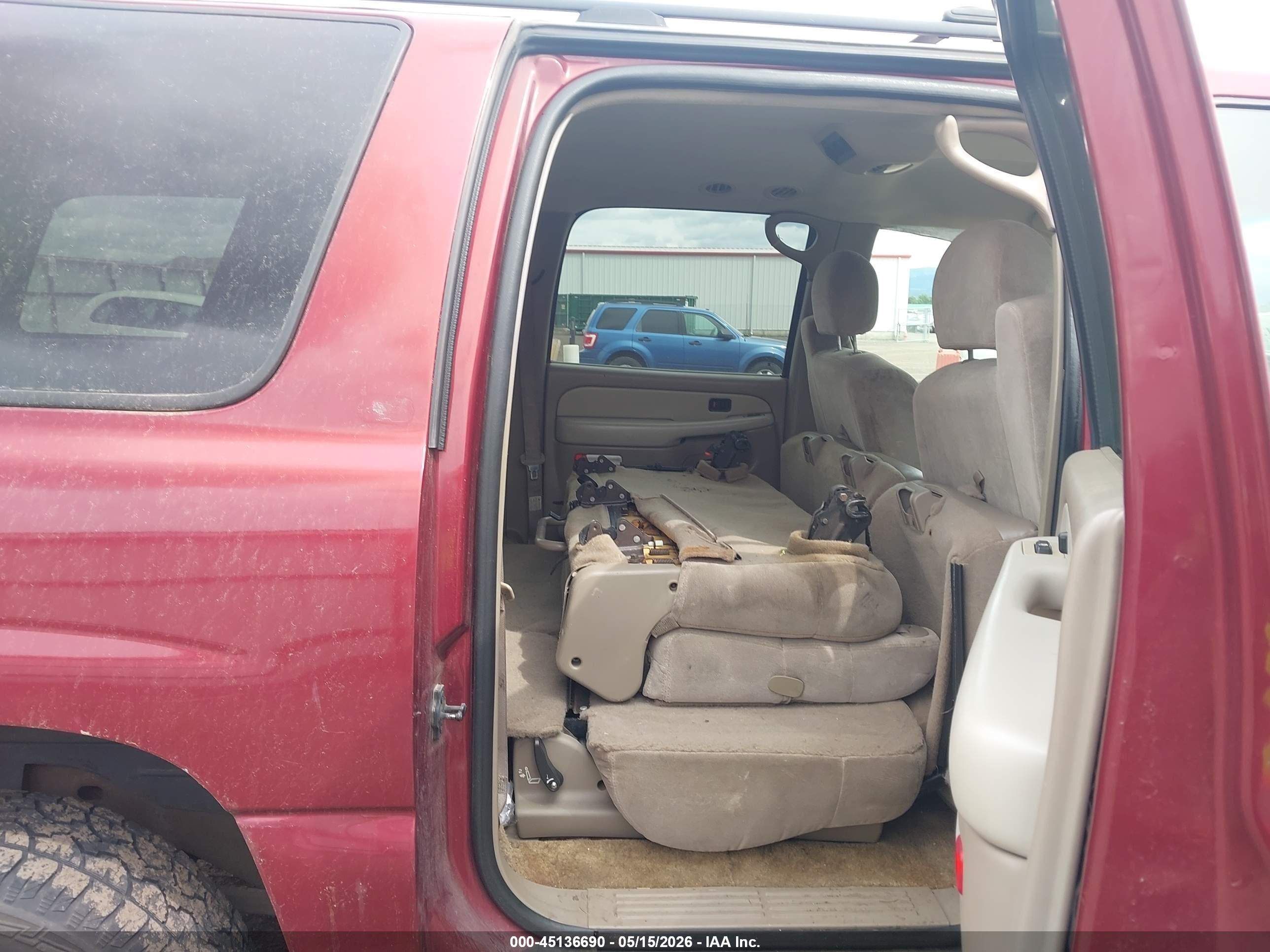 CHEVROLET SUBURBAN image 8