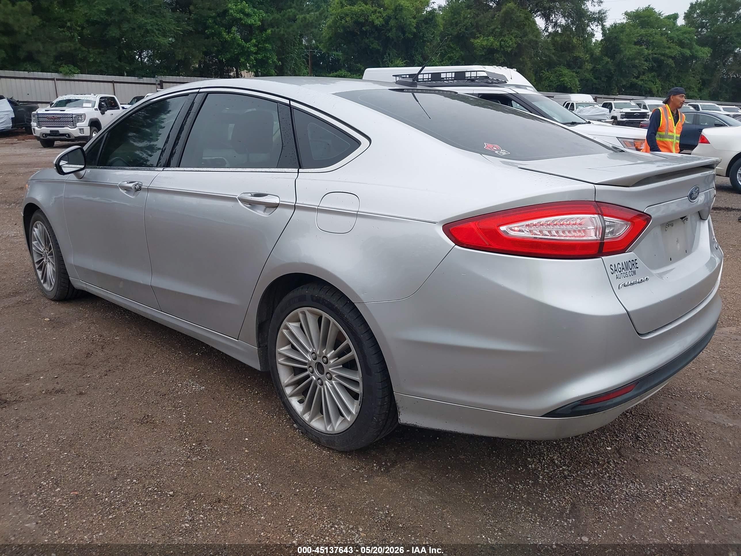 FORD FUSION image 3