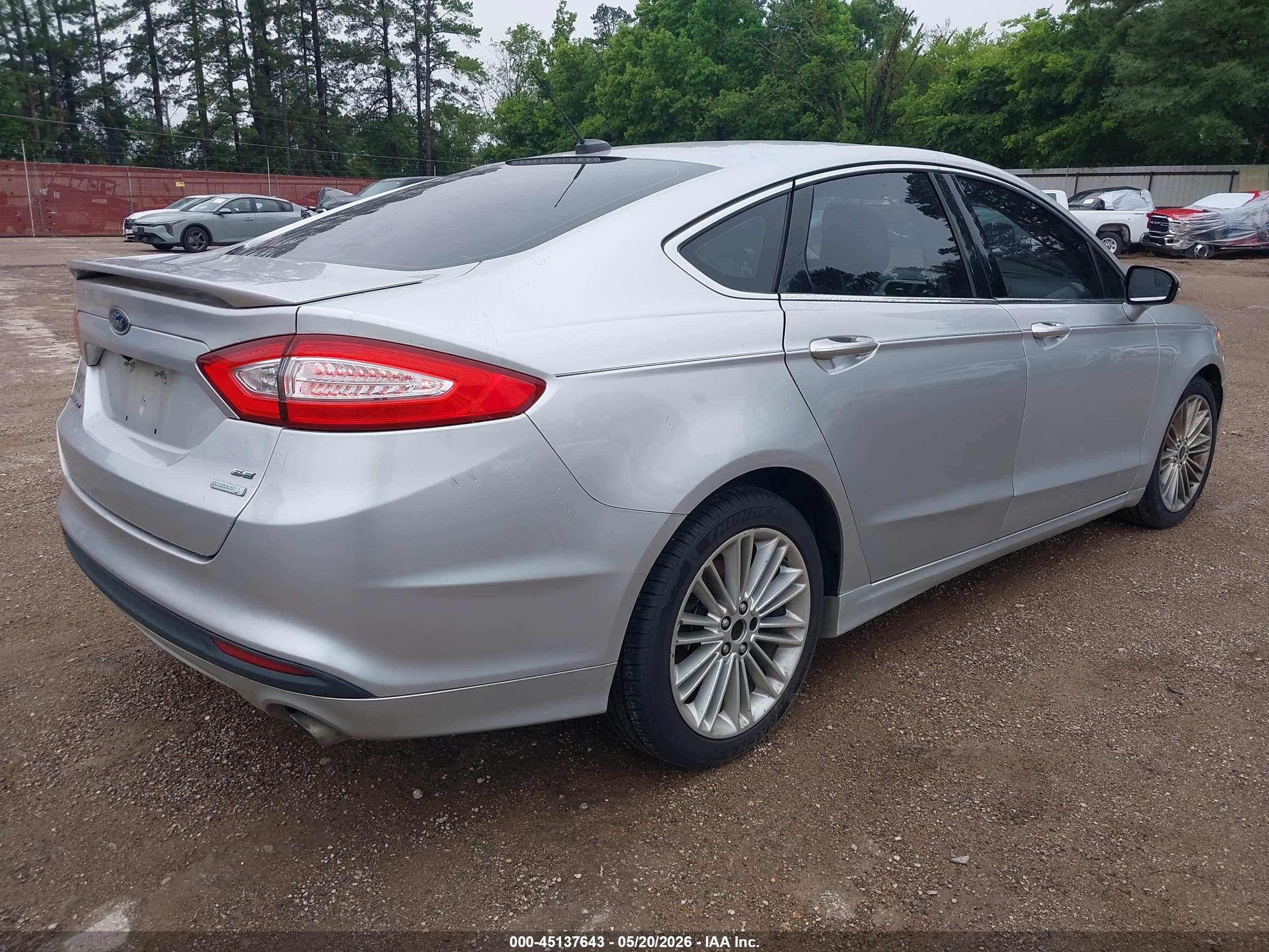 FORD FUSION image 4