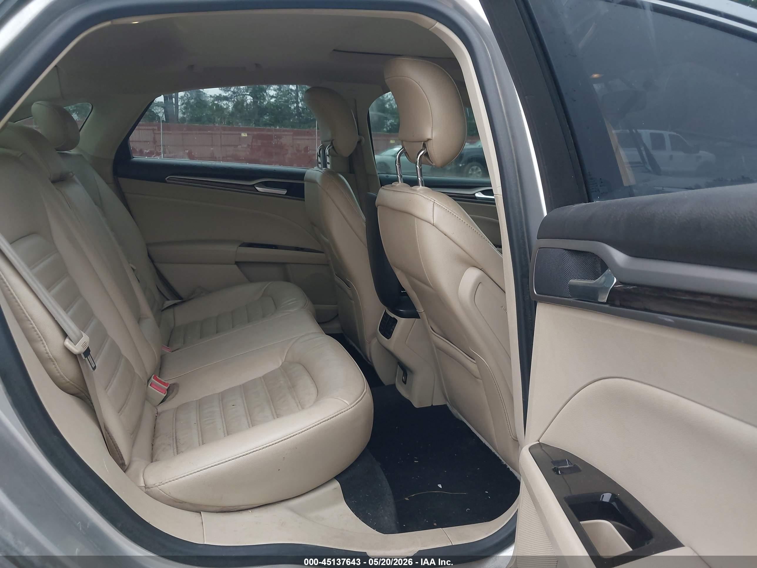FORD FUSION image 8