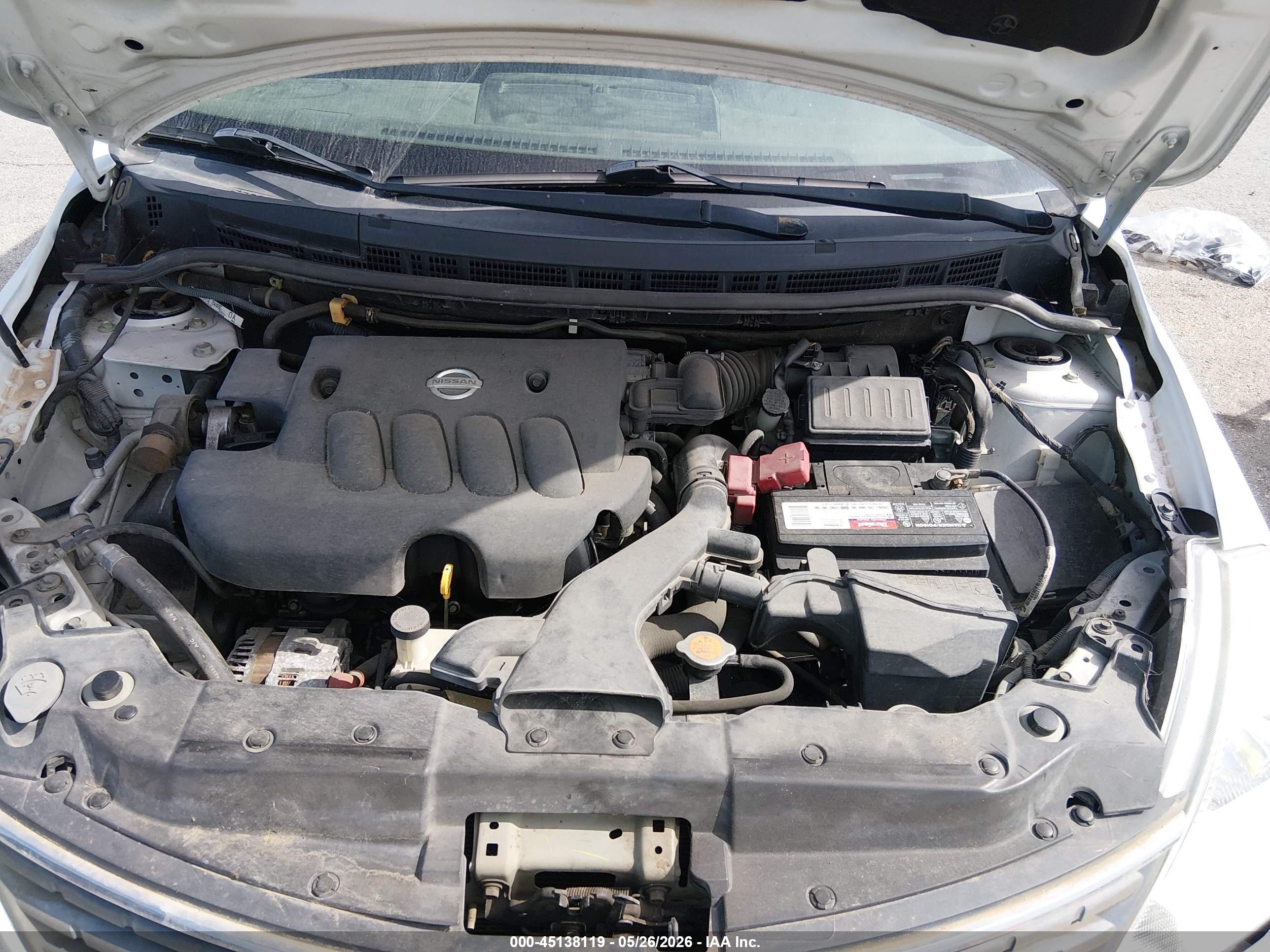 NISSAN VERSA image 10