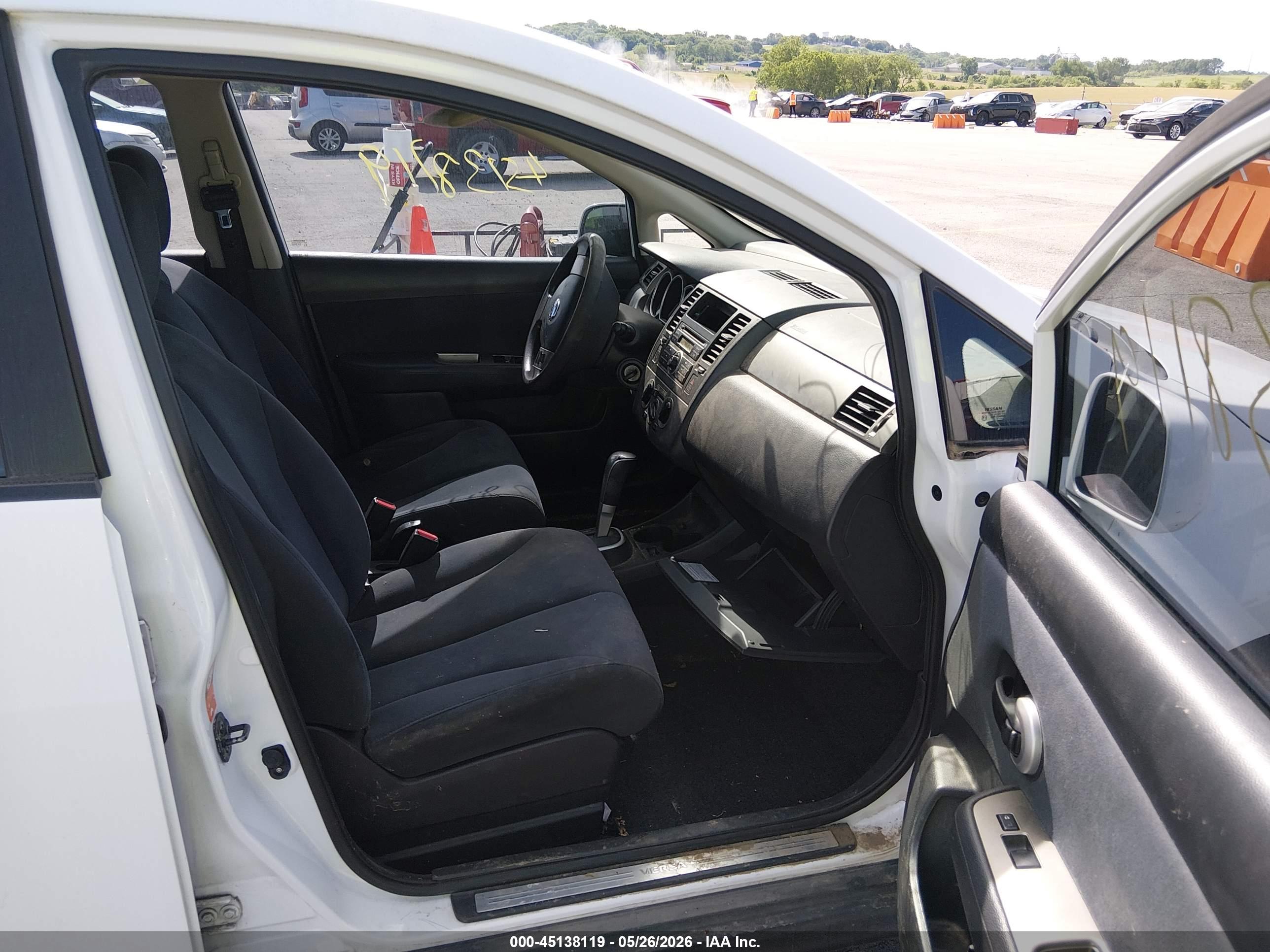 NISSAN VERSA image 5