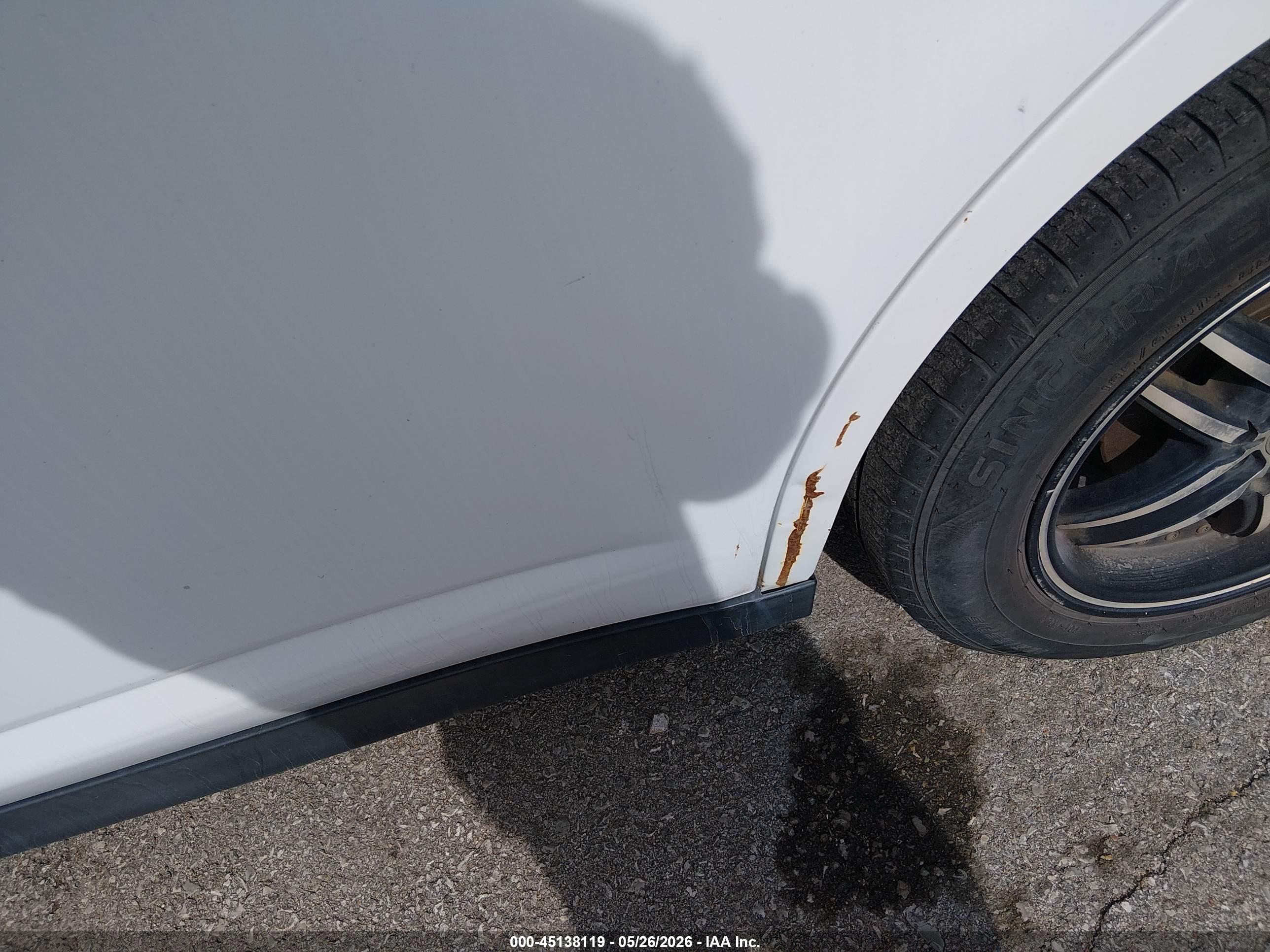 NISSAN VERSA image 6