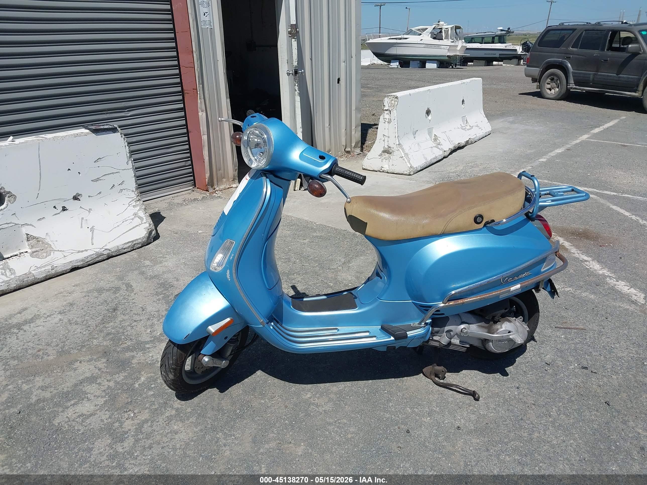 VESPA LX image 2