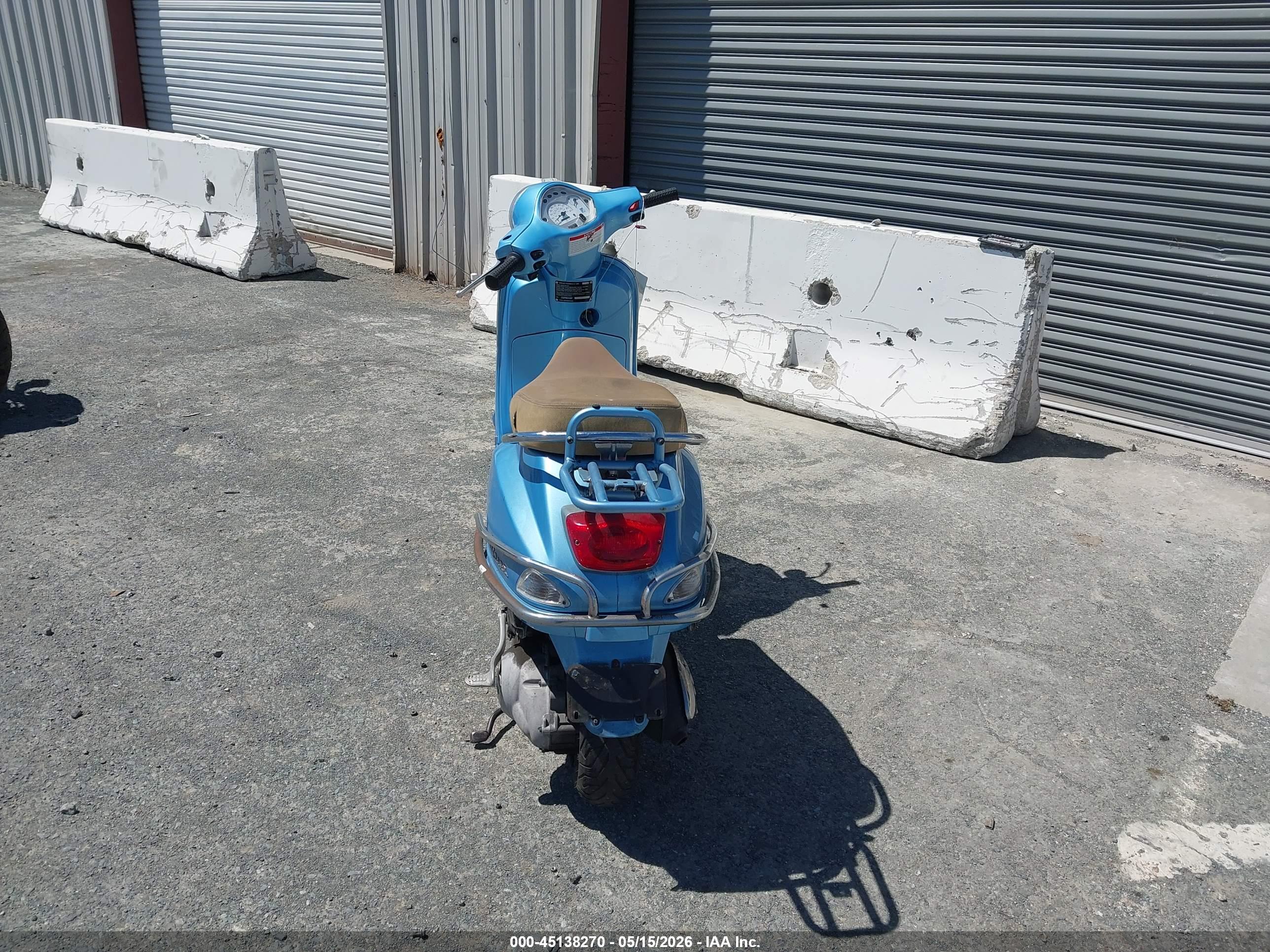 VESPA LX image 6