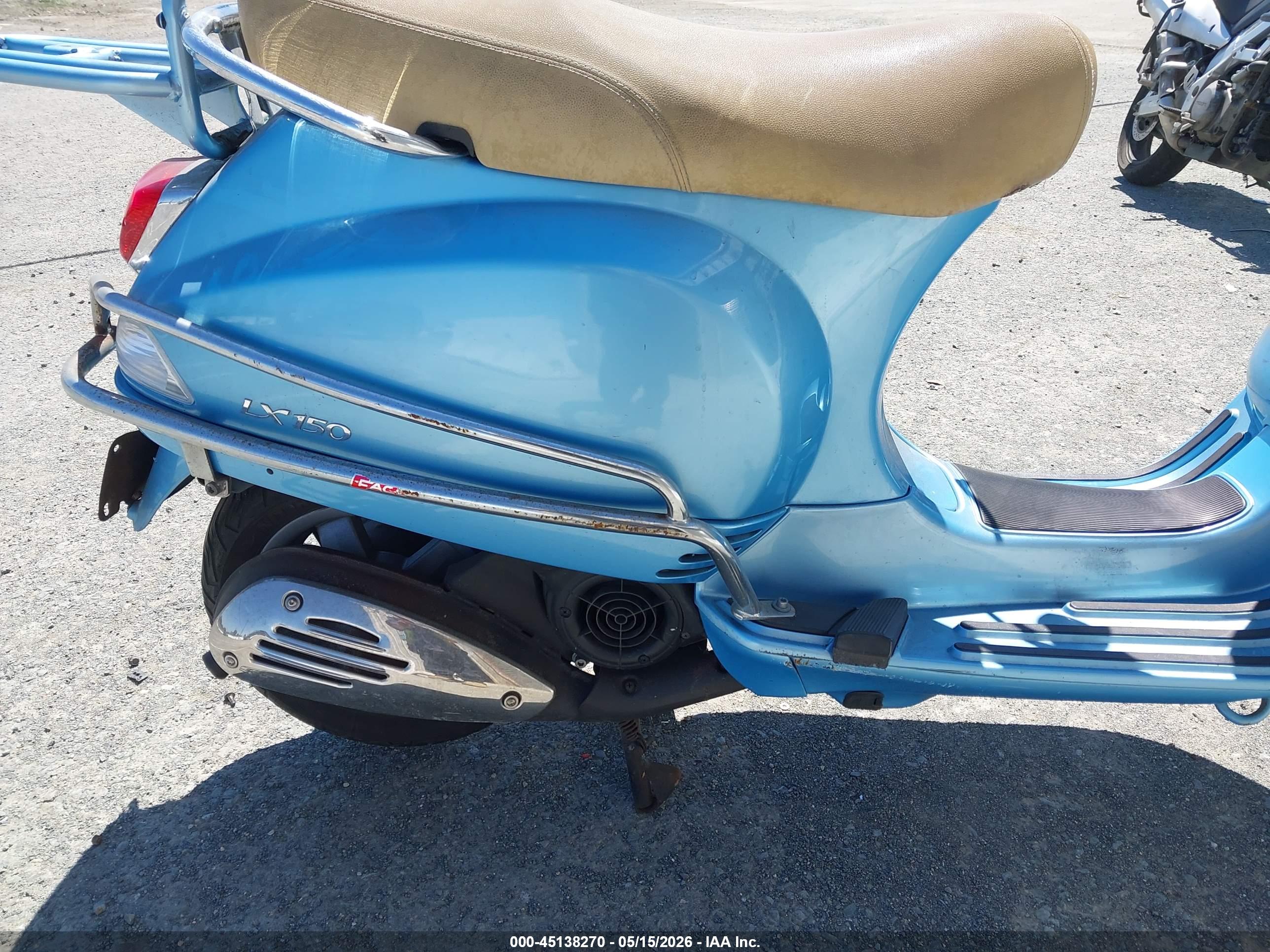 VESPA LX image 8