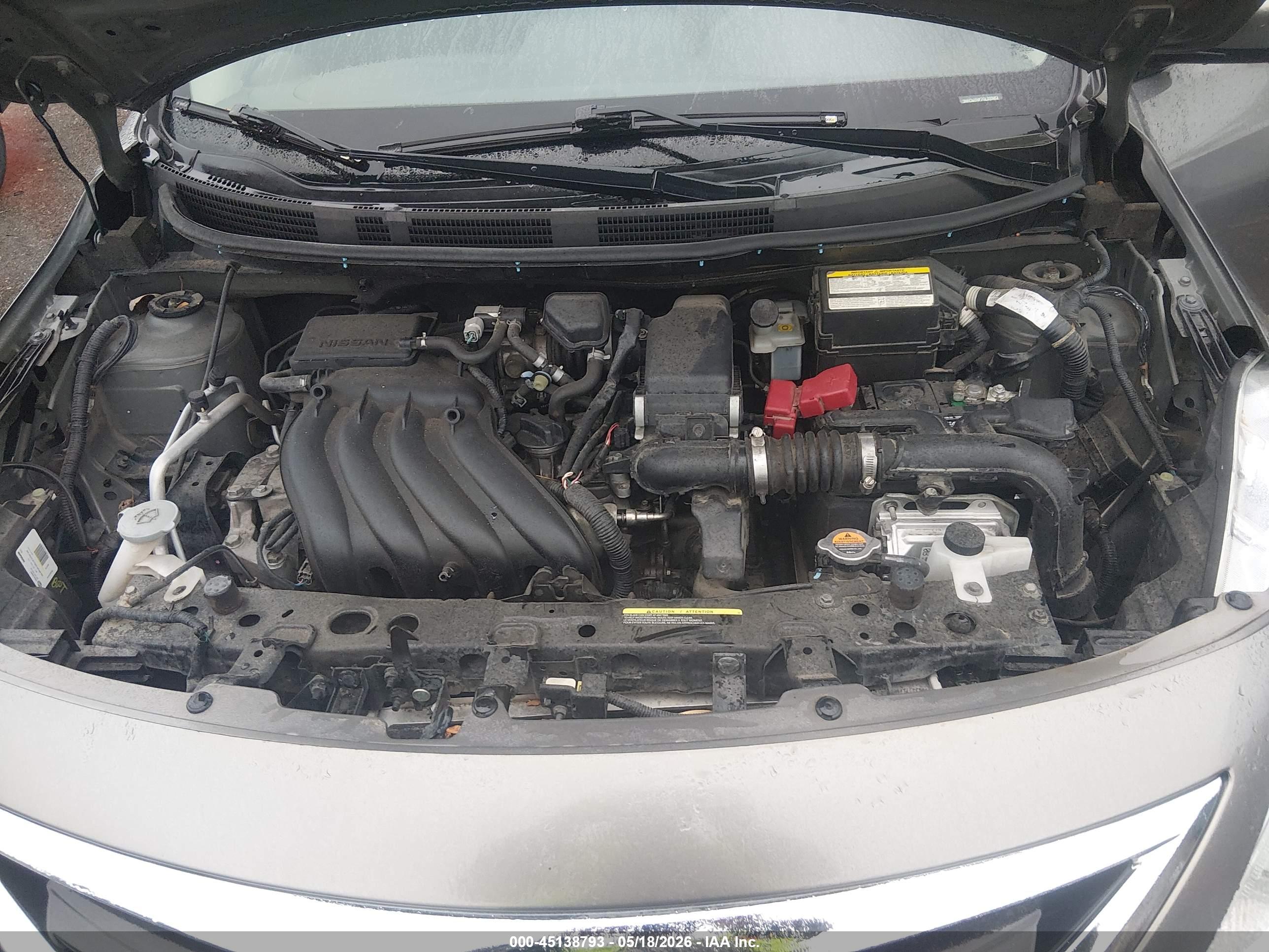 NISSAN VERSA image 10