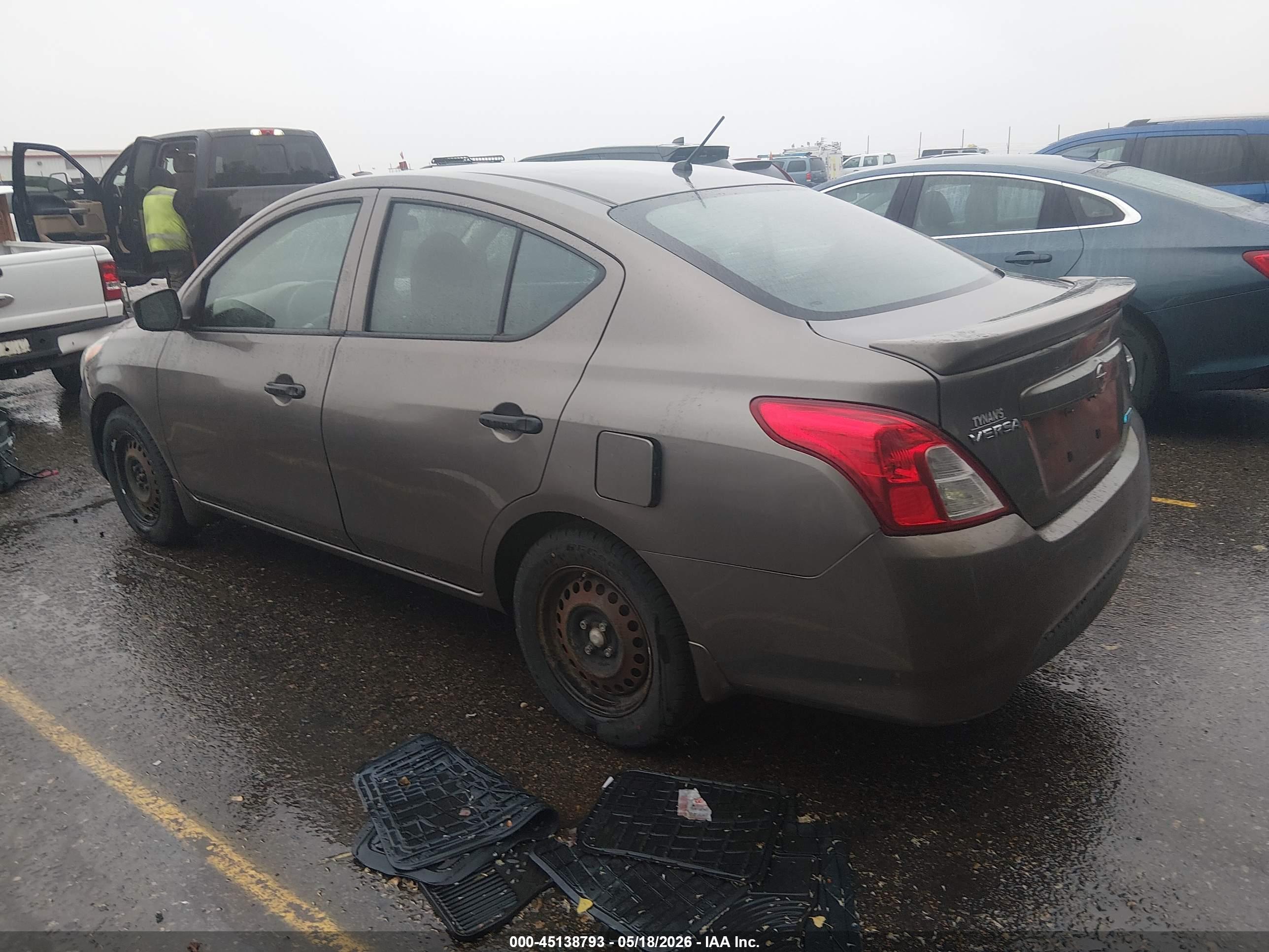 NISSAN VERSA image 3