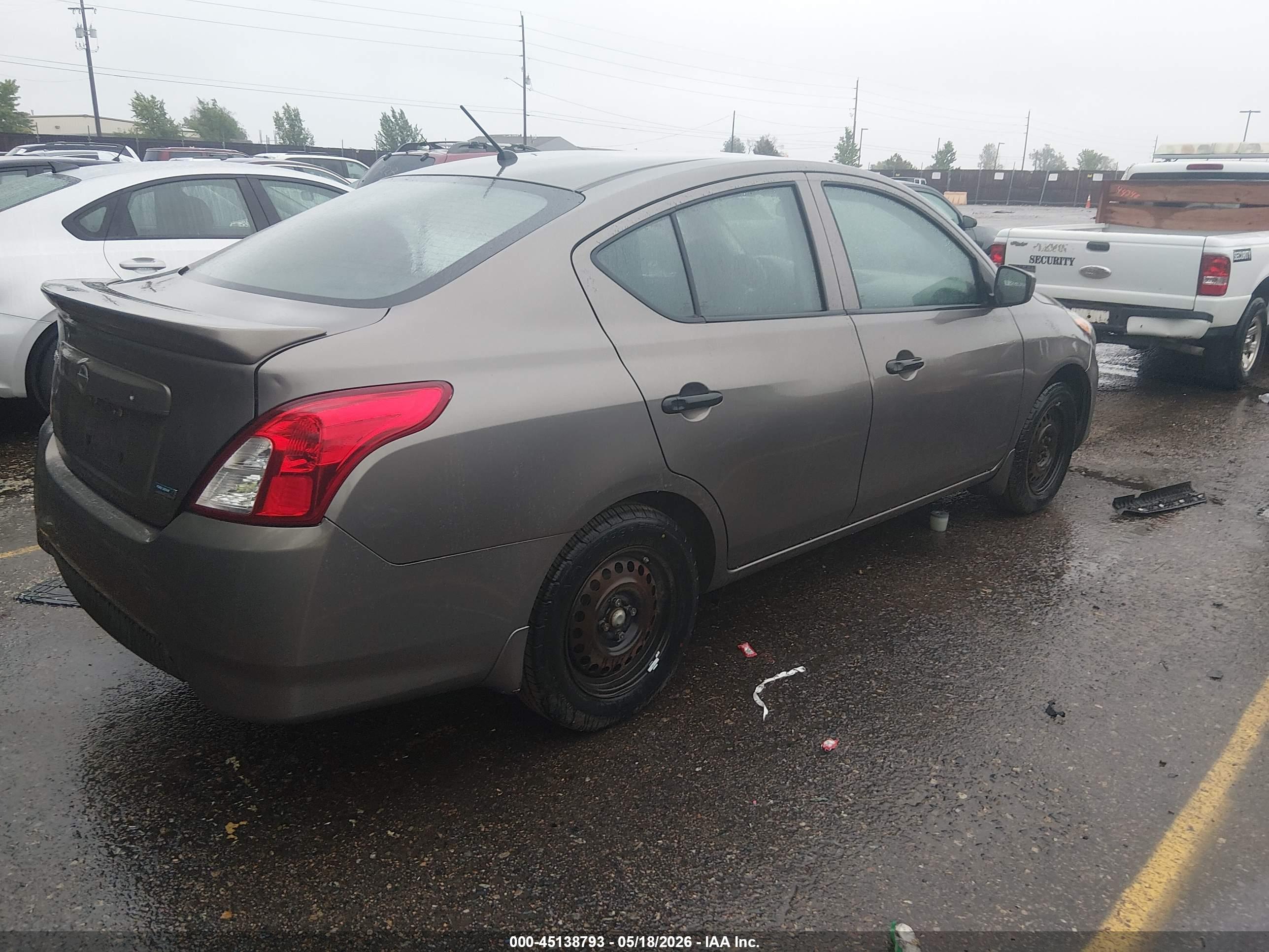 NISSAN VERSA image 4