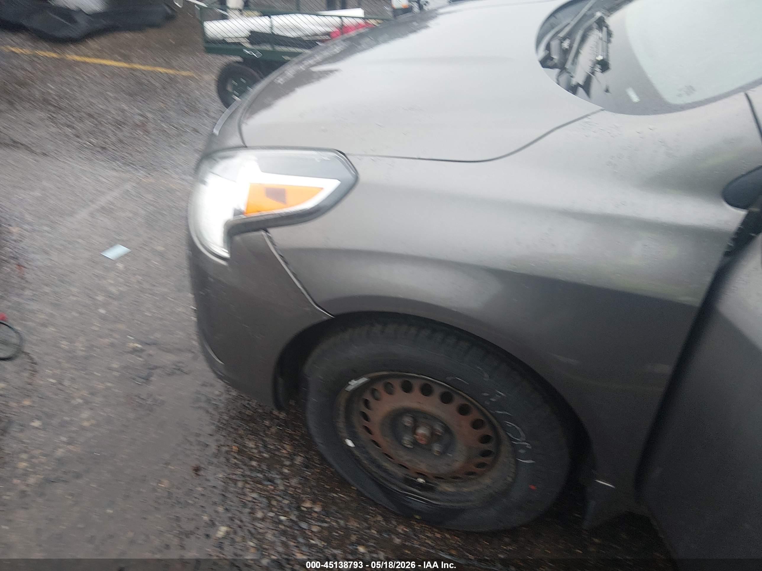 NISSAN VERSA image 6