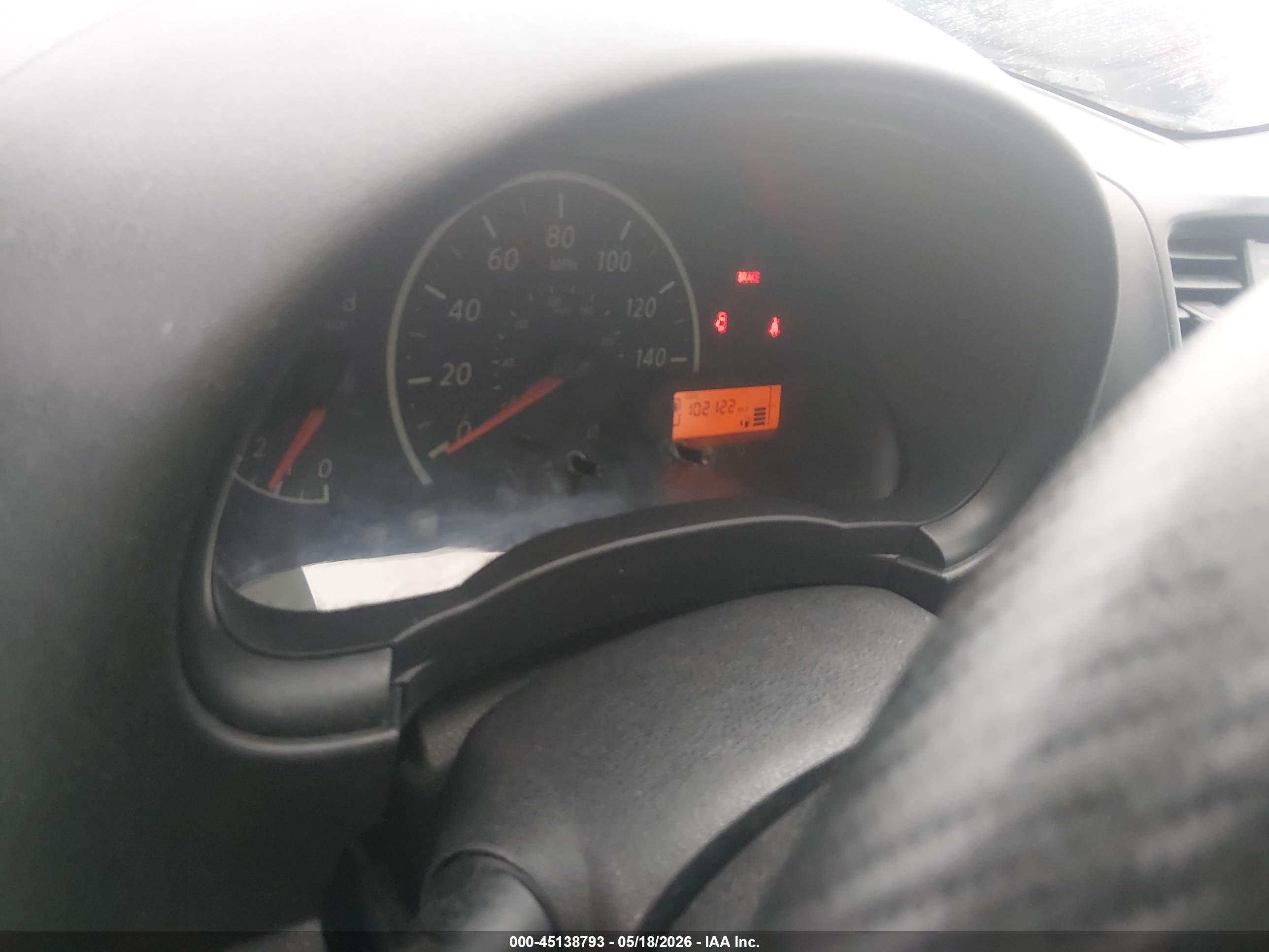 NISSAN VERSA image 7