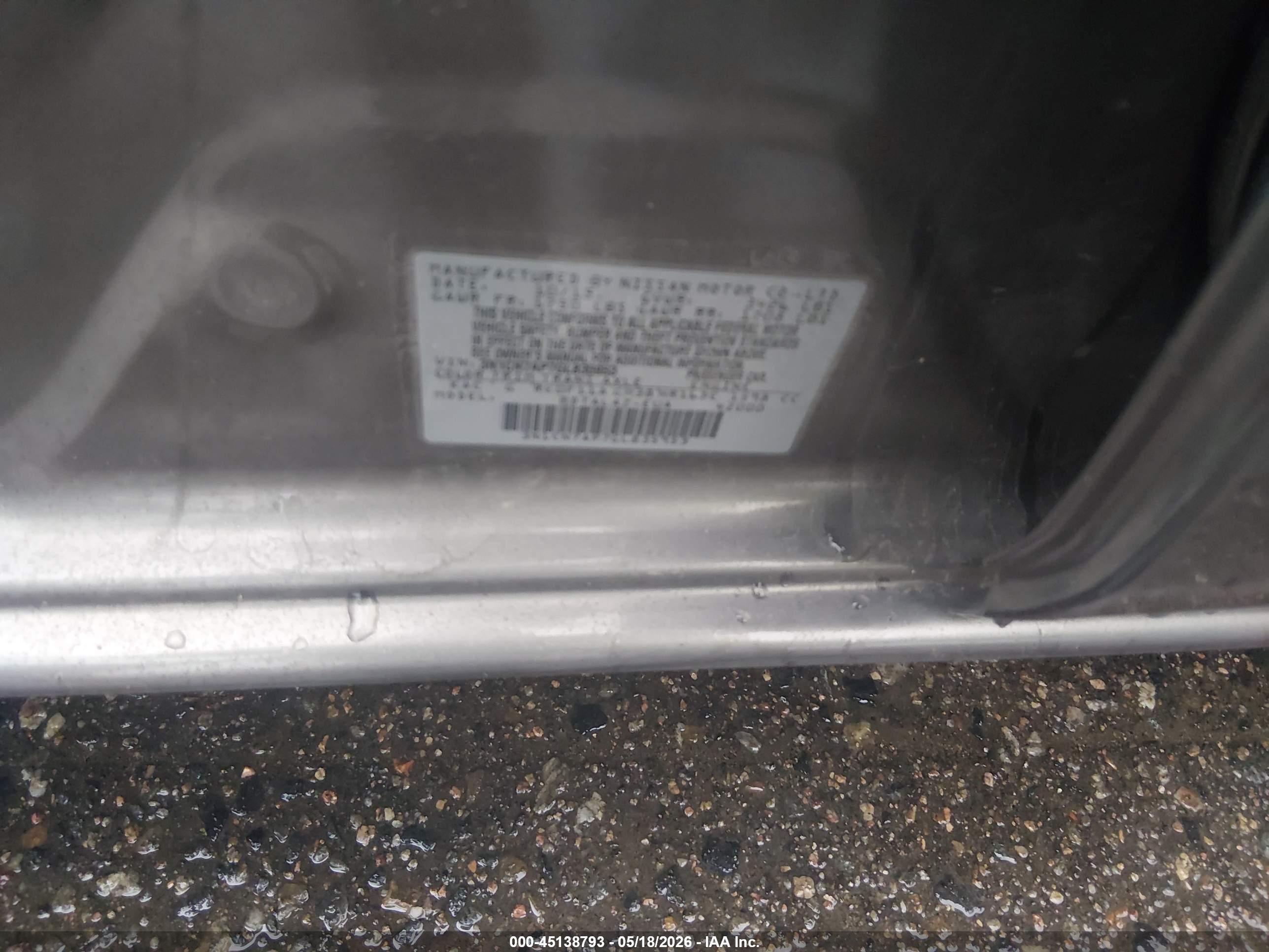NISSAN VERSA image 9