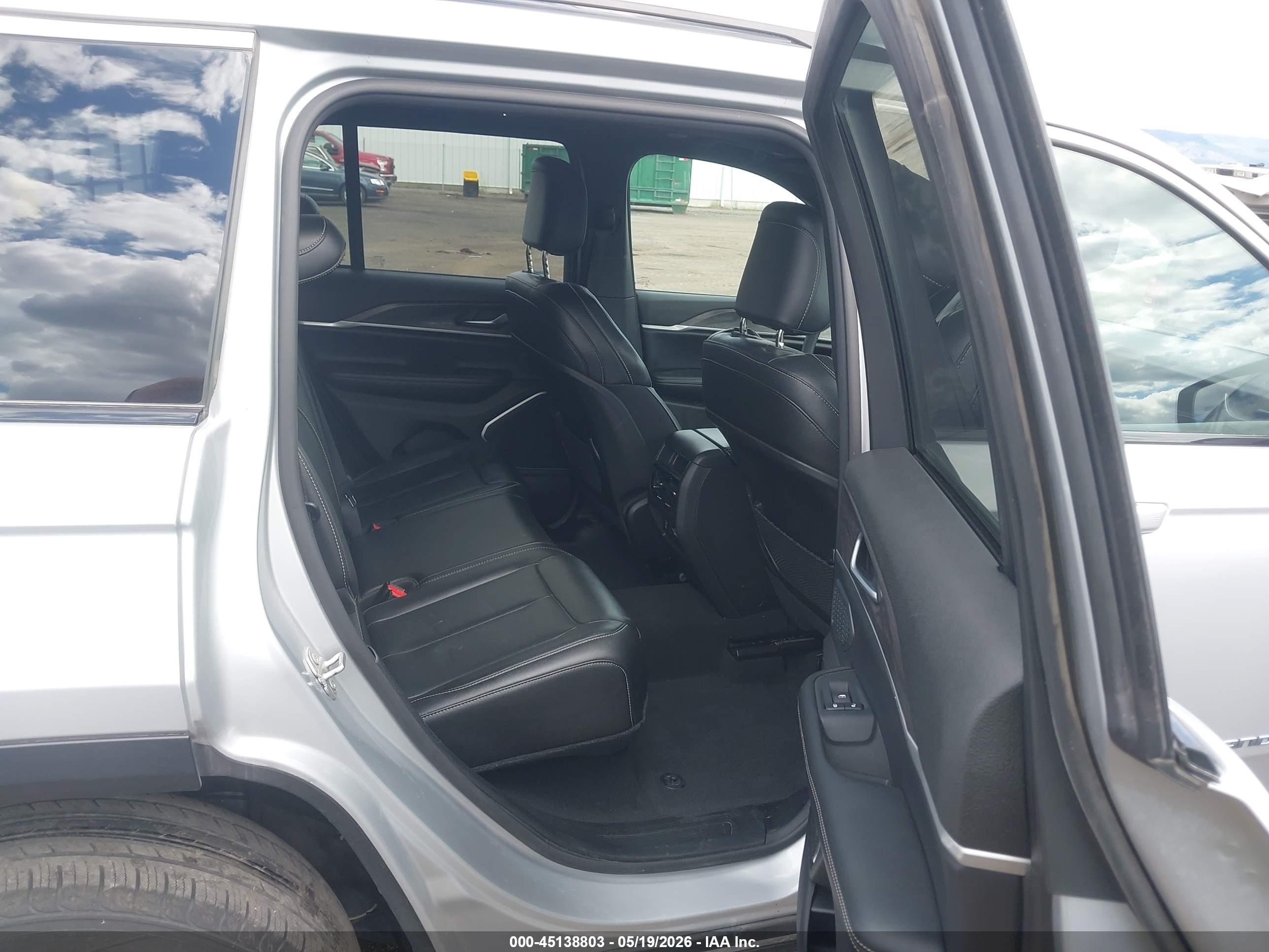 JEEP GRAND image 8